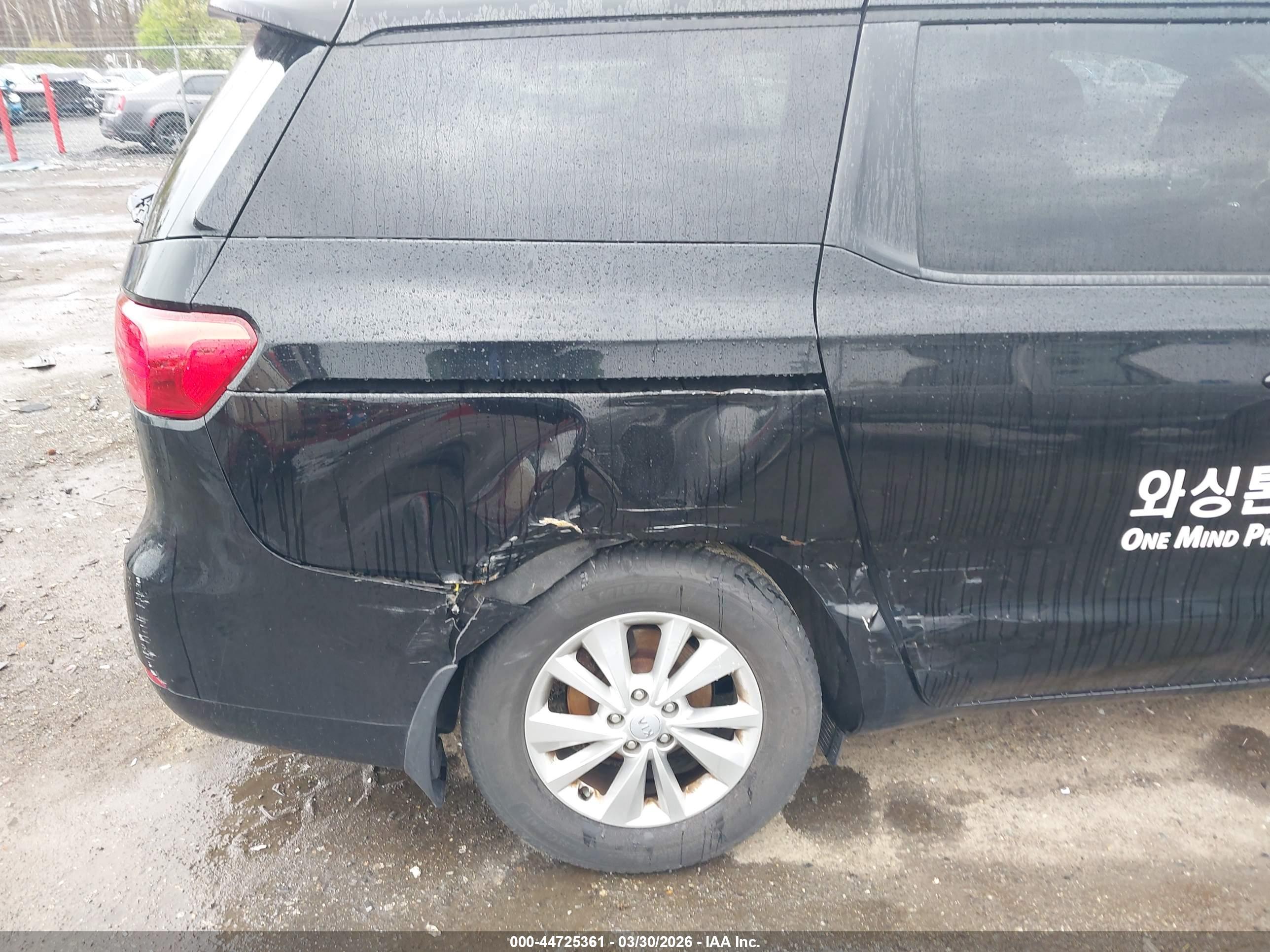 KIA SEDONA image 6
