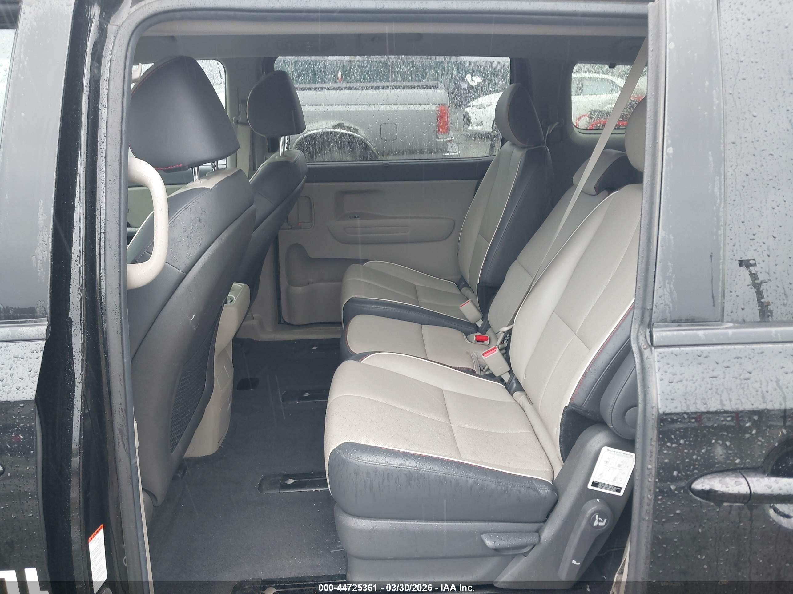 KIA SEDONA image 8