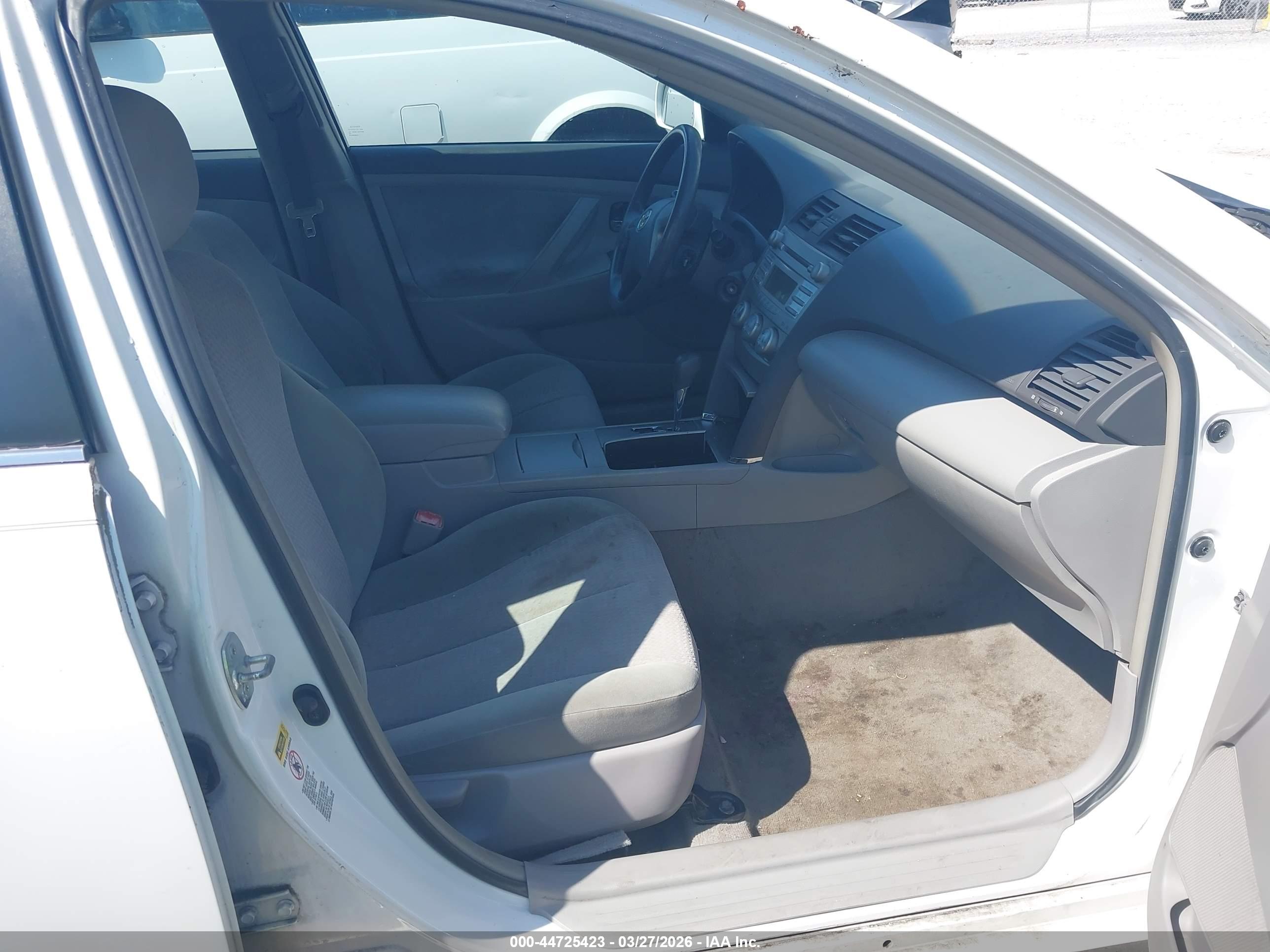 TOYOTA CAMRY image 5