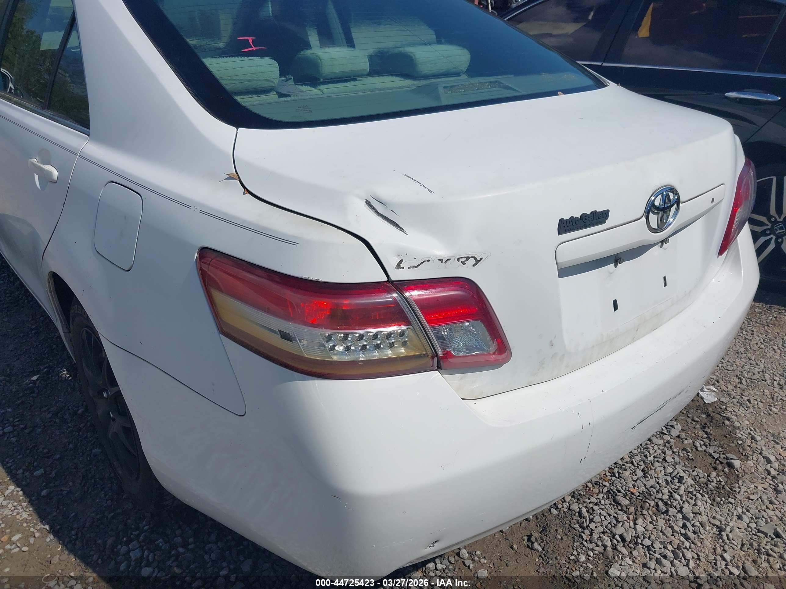 TOYOTA CAMRY image 6
