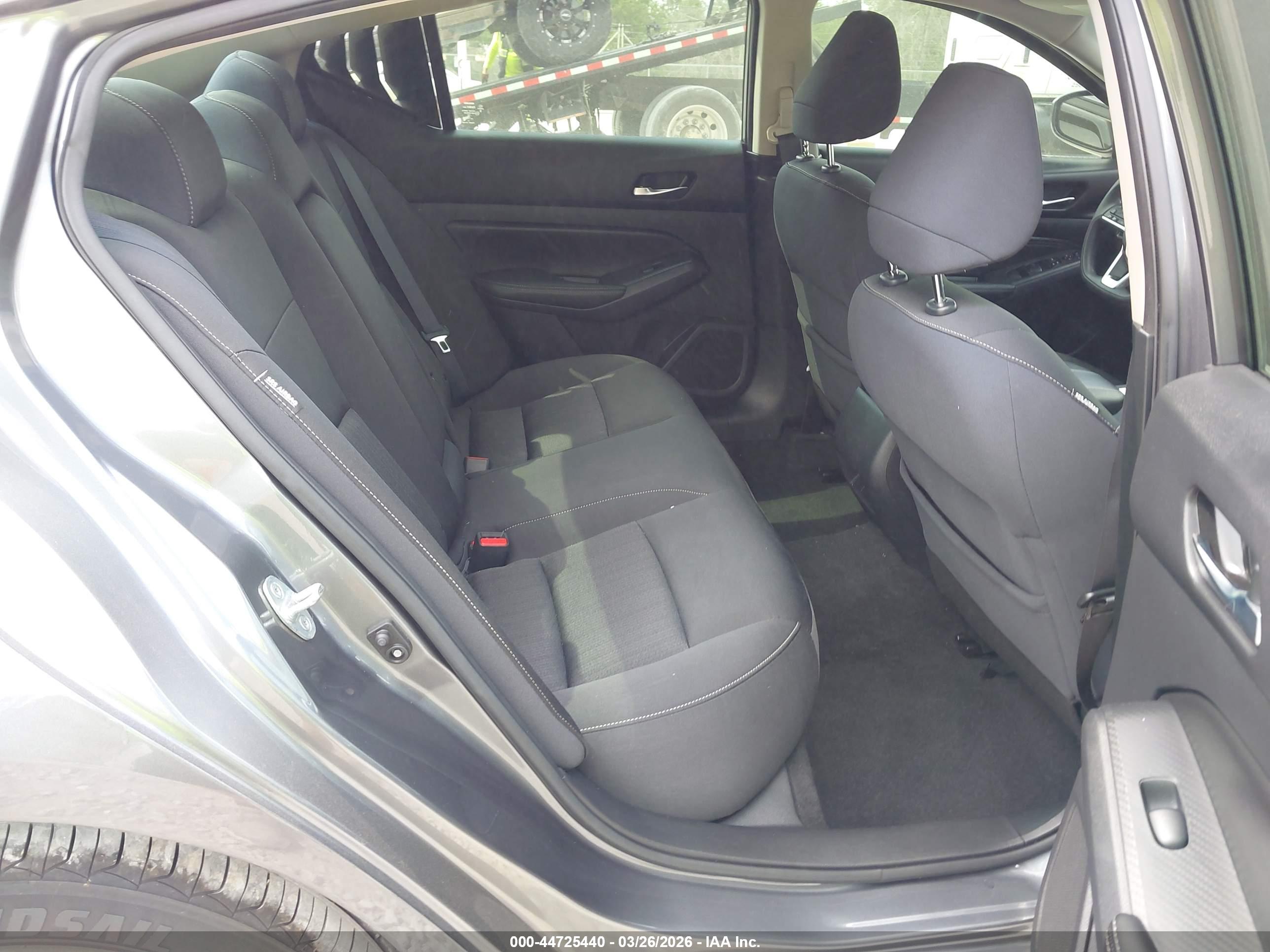 NISSAN ALTIMA image 8