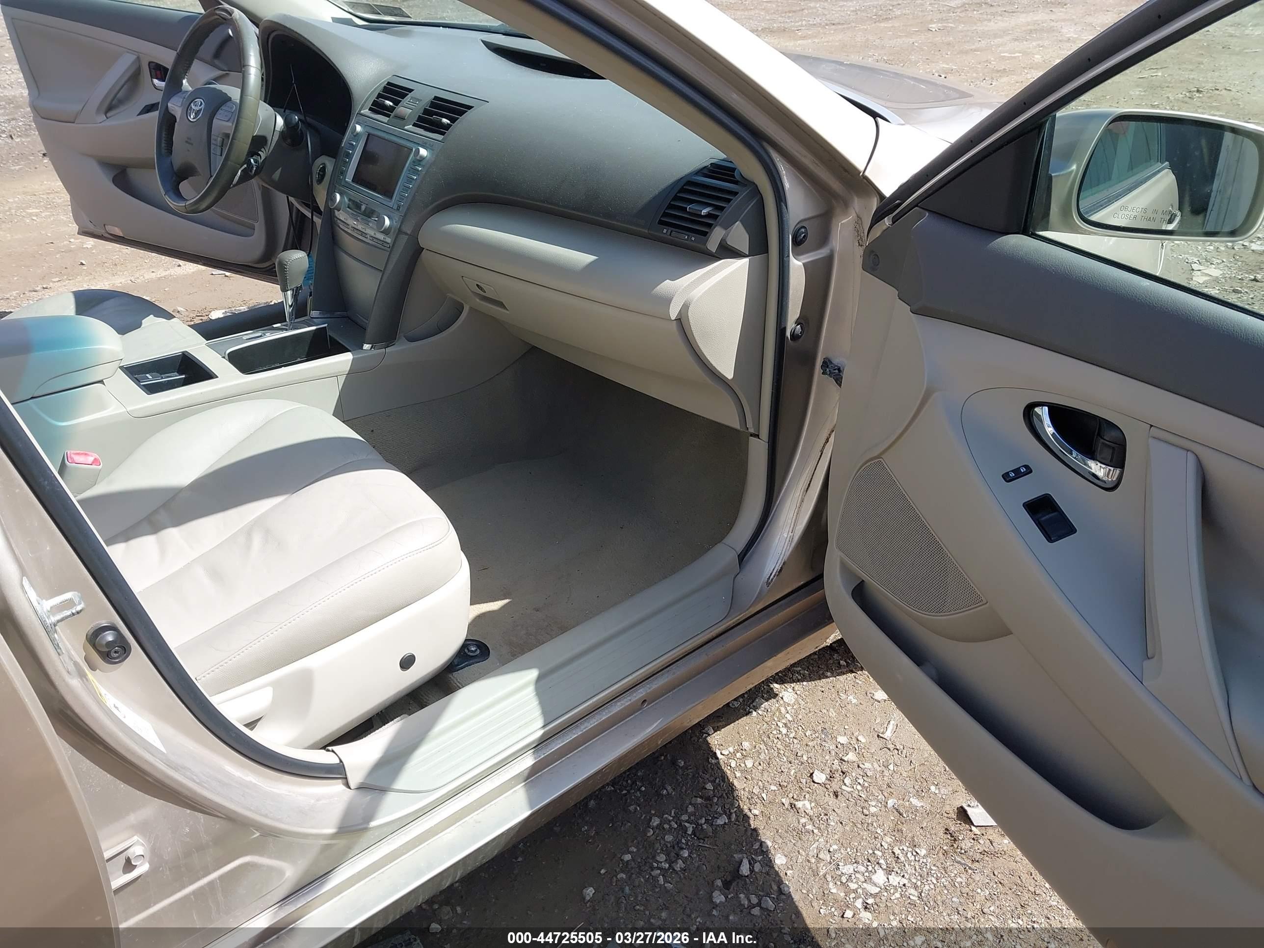 TOYOTA CAMRY image 5