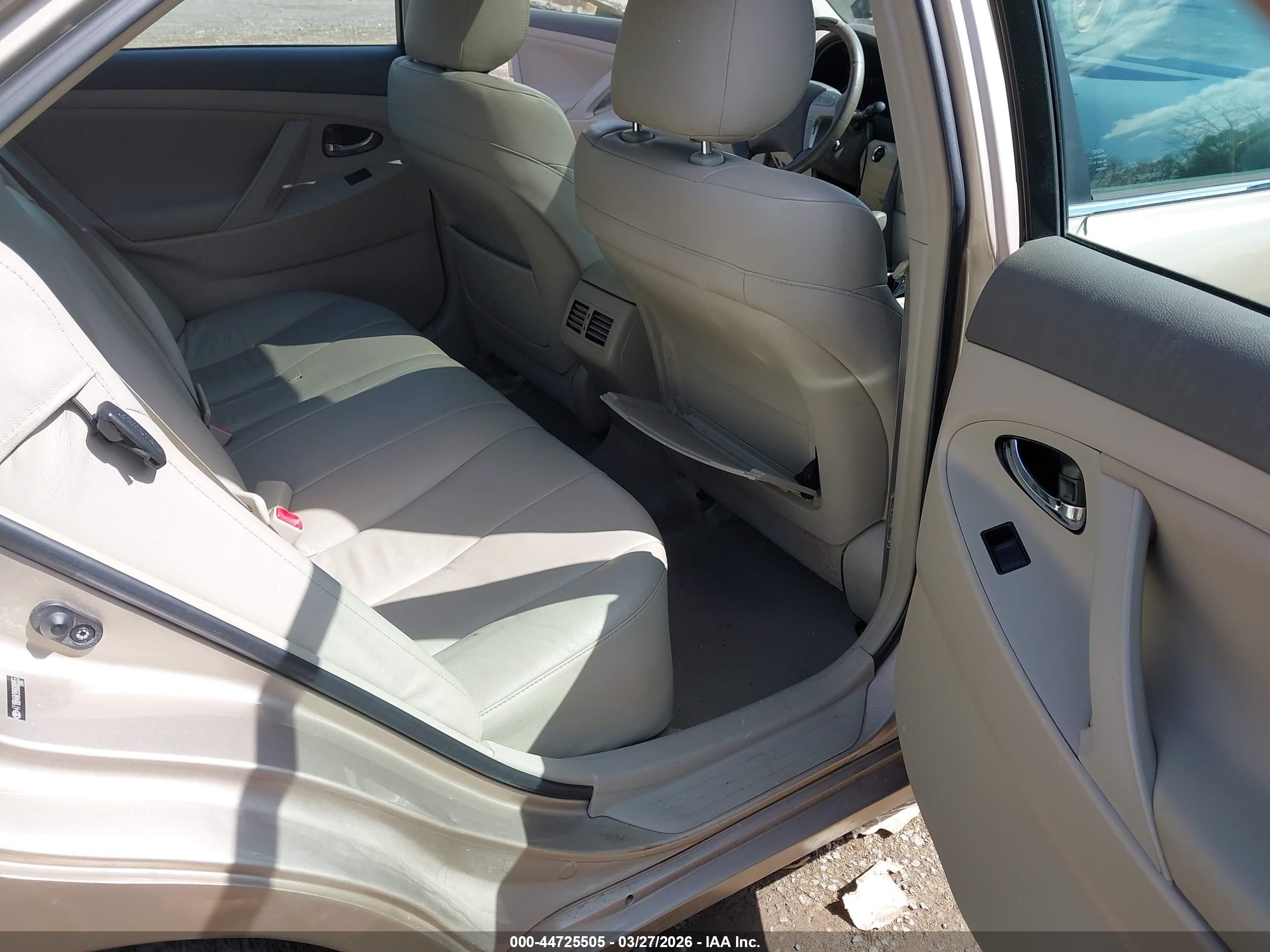 TOYOTA CAMRY image 8