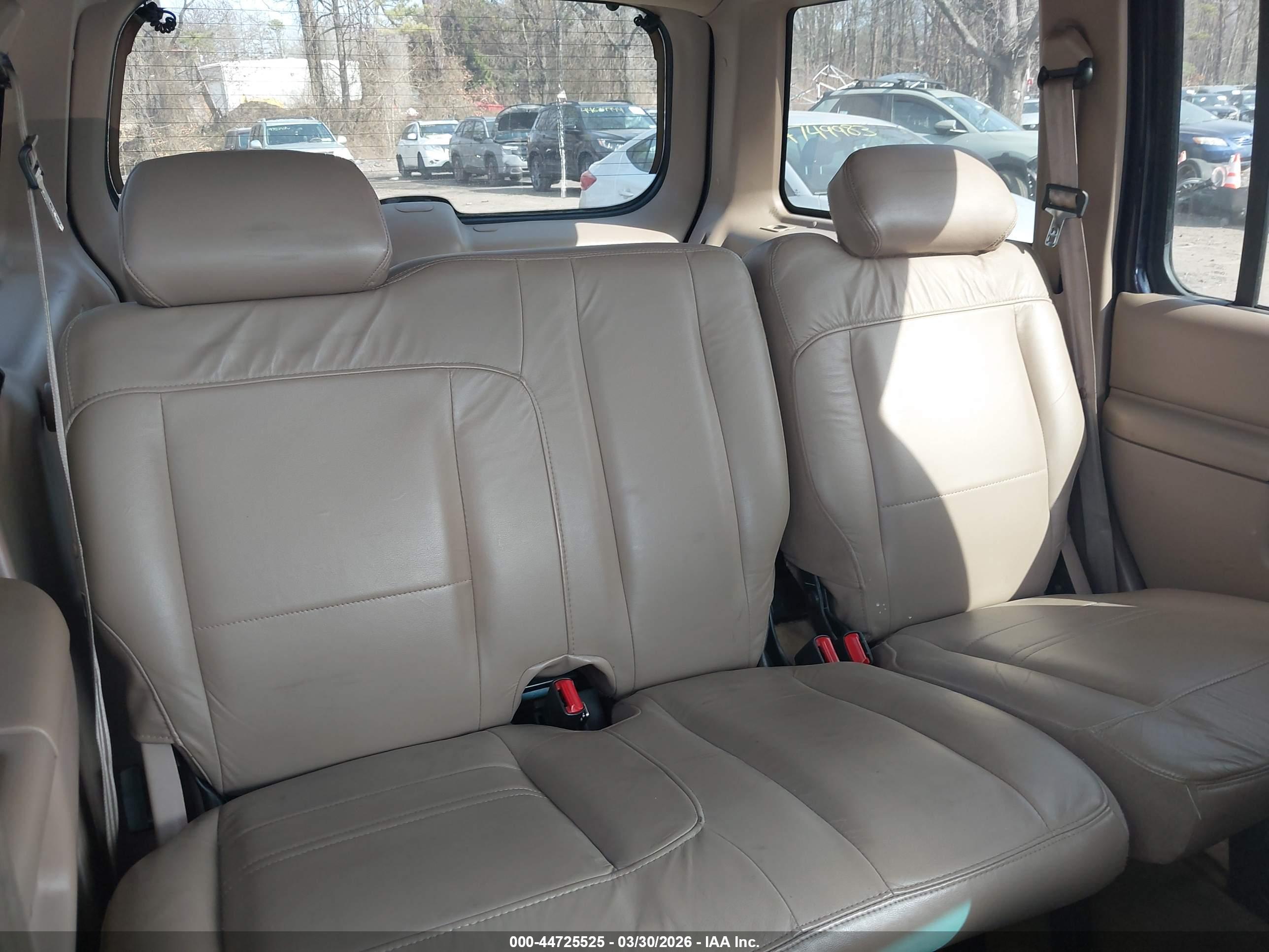 FORD EXPLORER image 8
