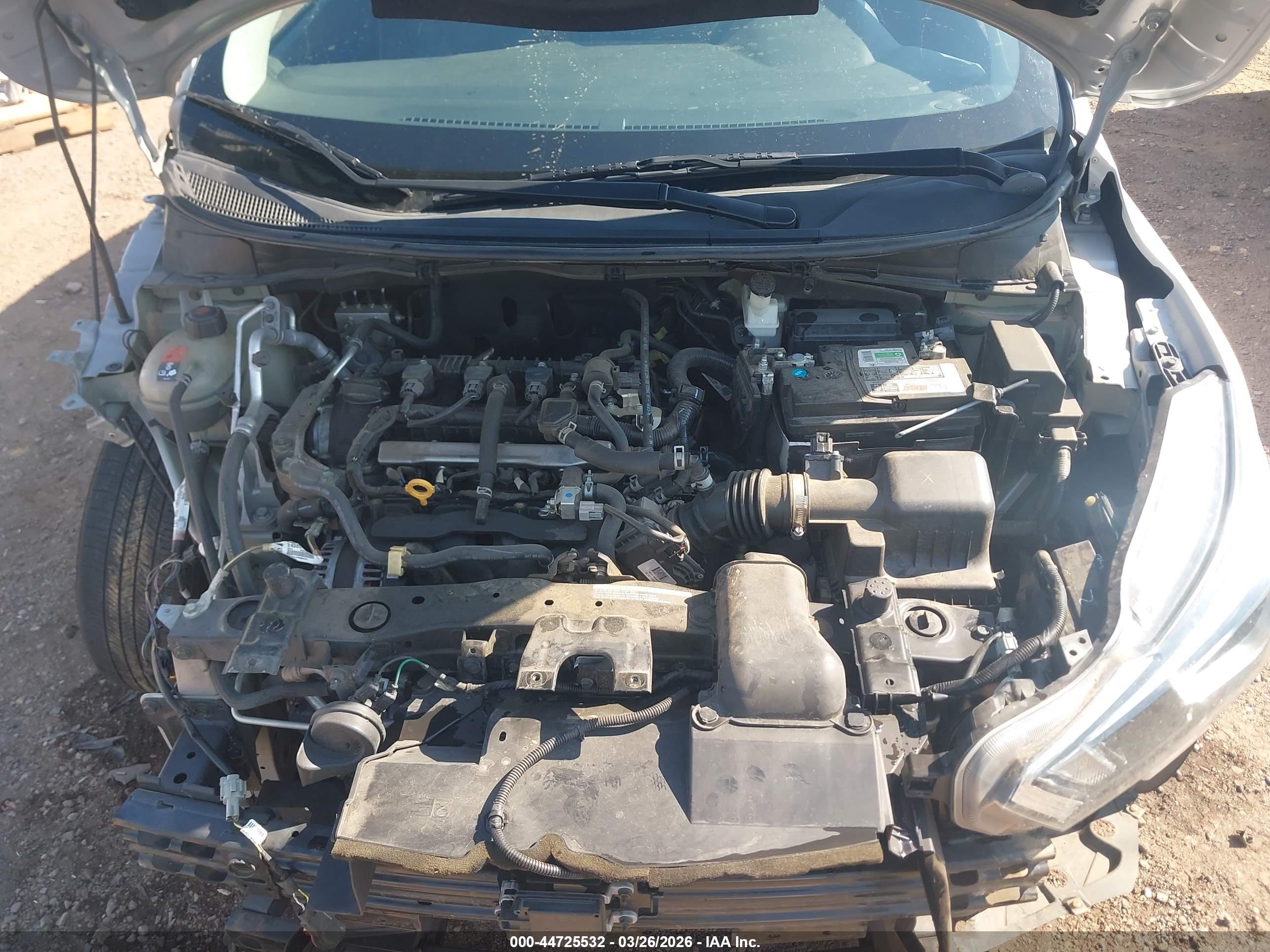 NISSAN VERSA image 10