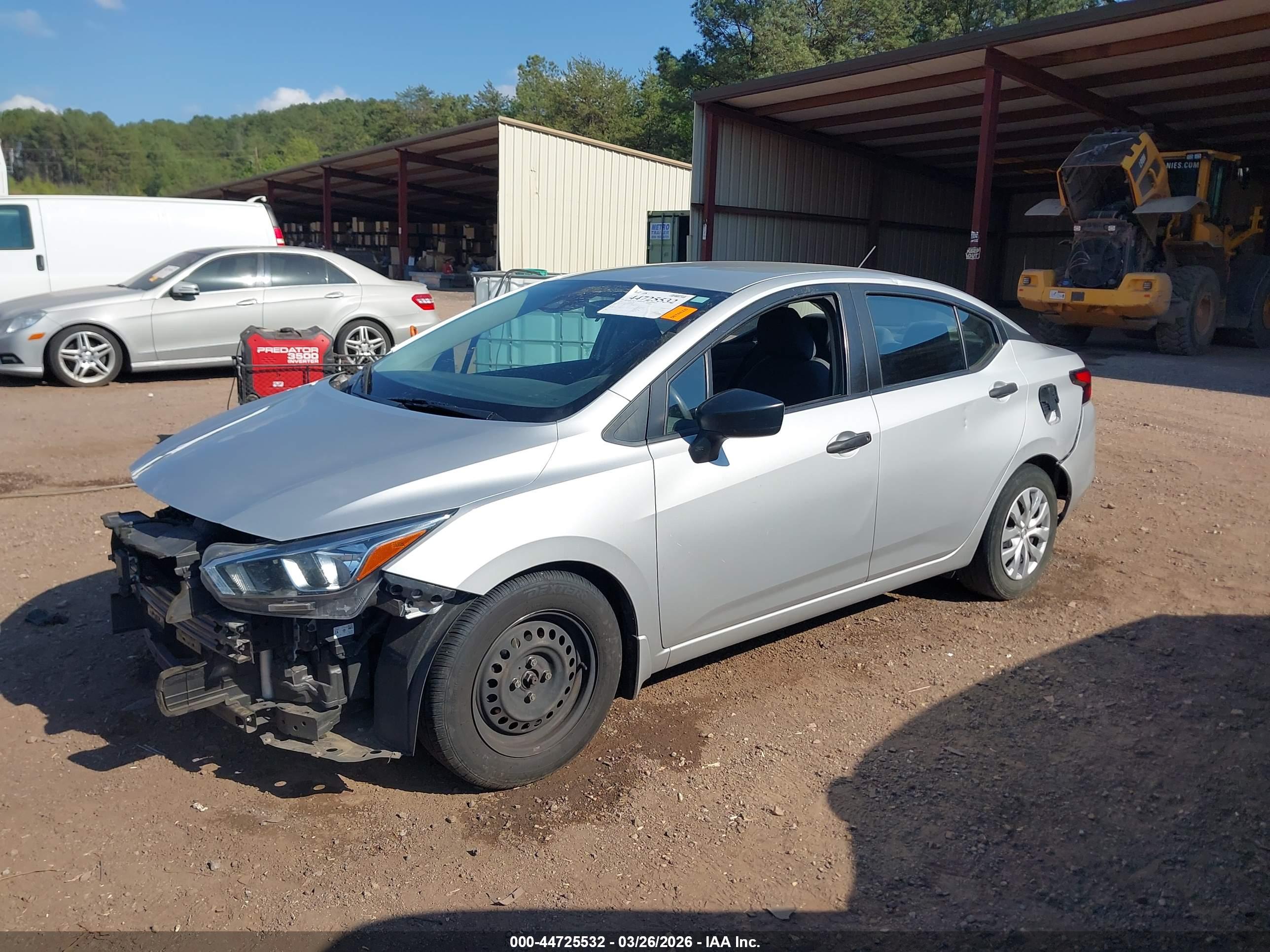 NISSAN VERSA image 2