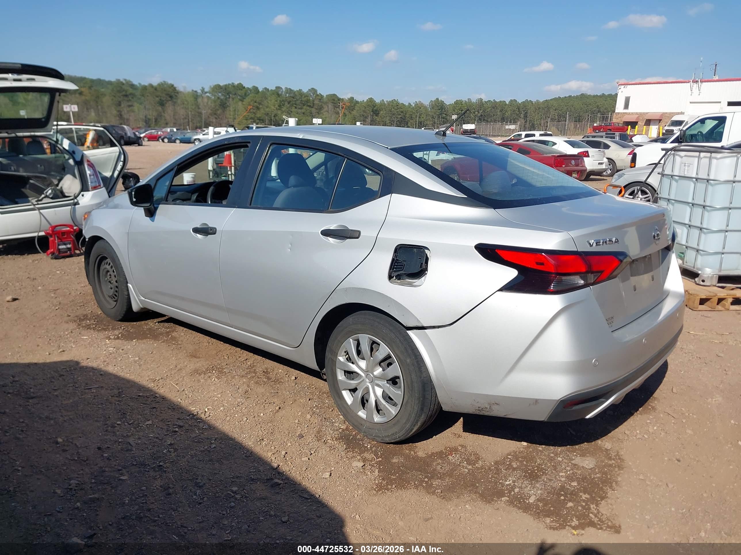 NISSAN VERSA image 3