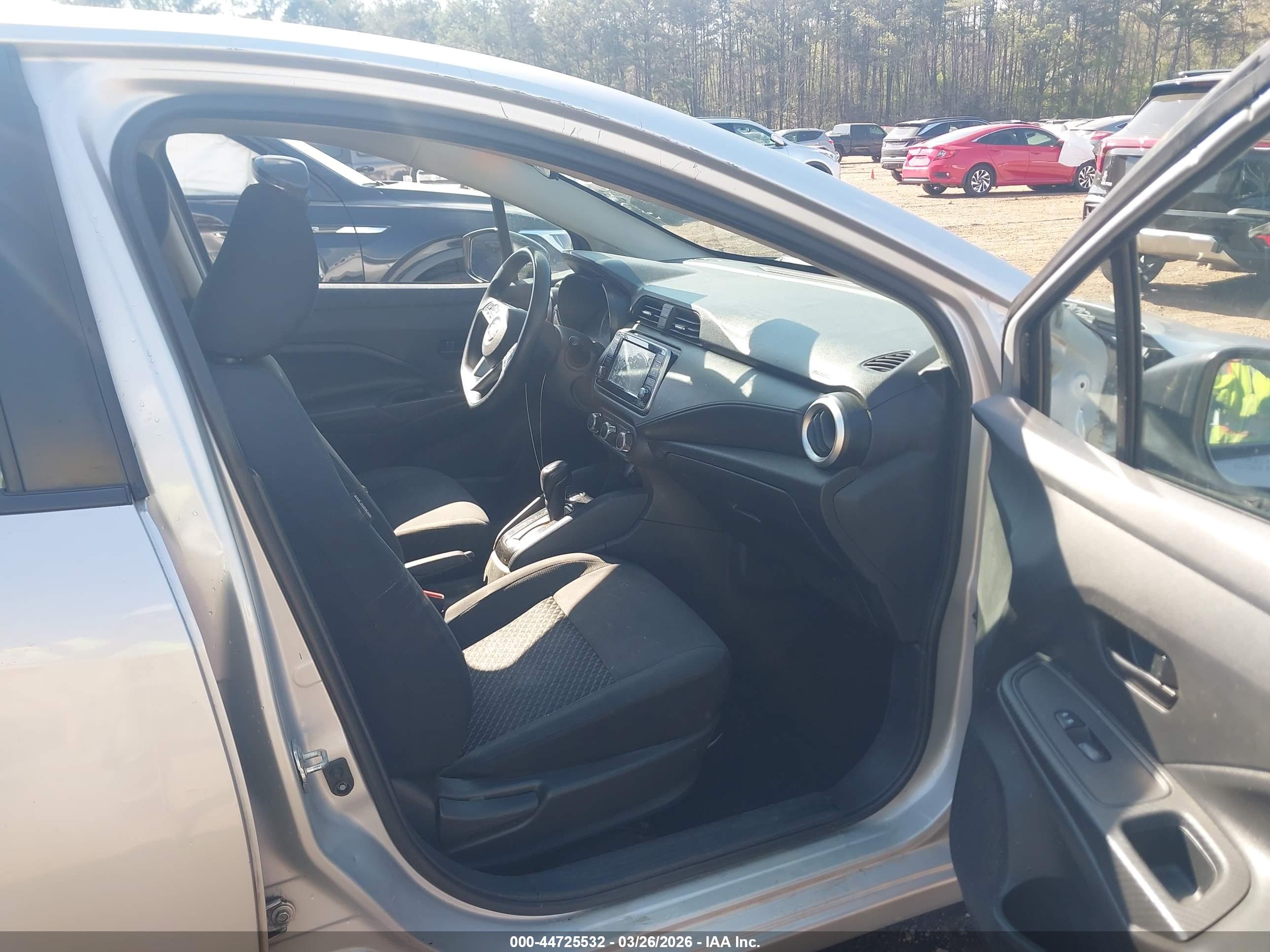 NISSAN VERSA image 5