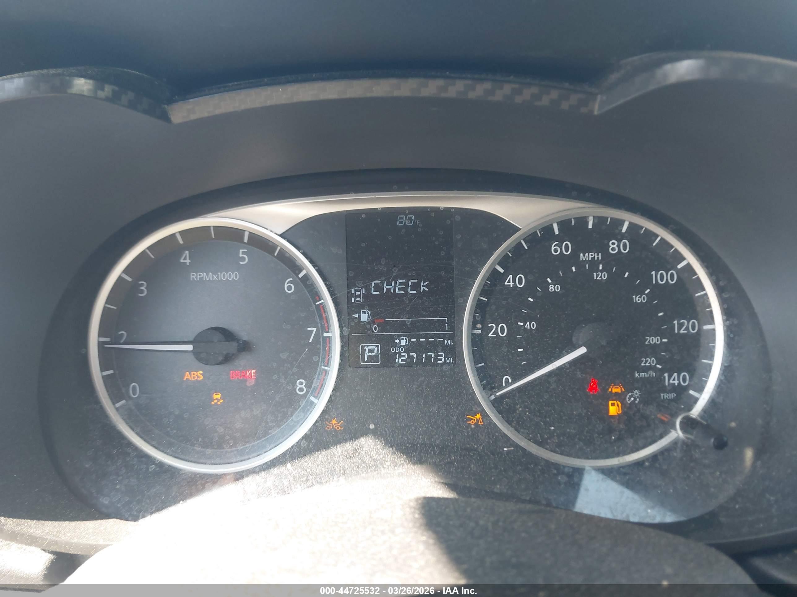 NISSAN VERSA image 7