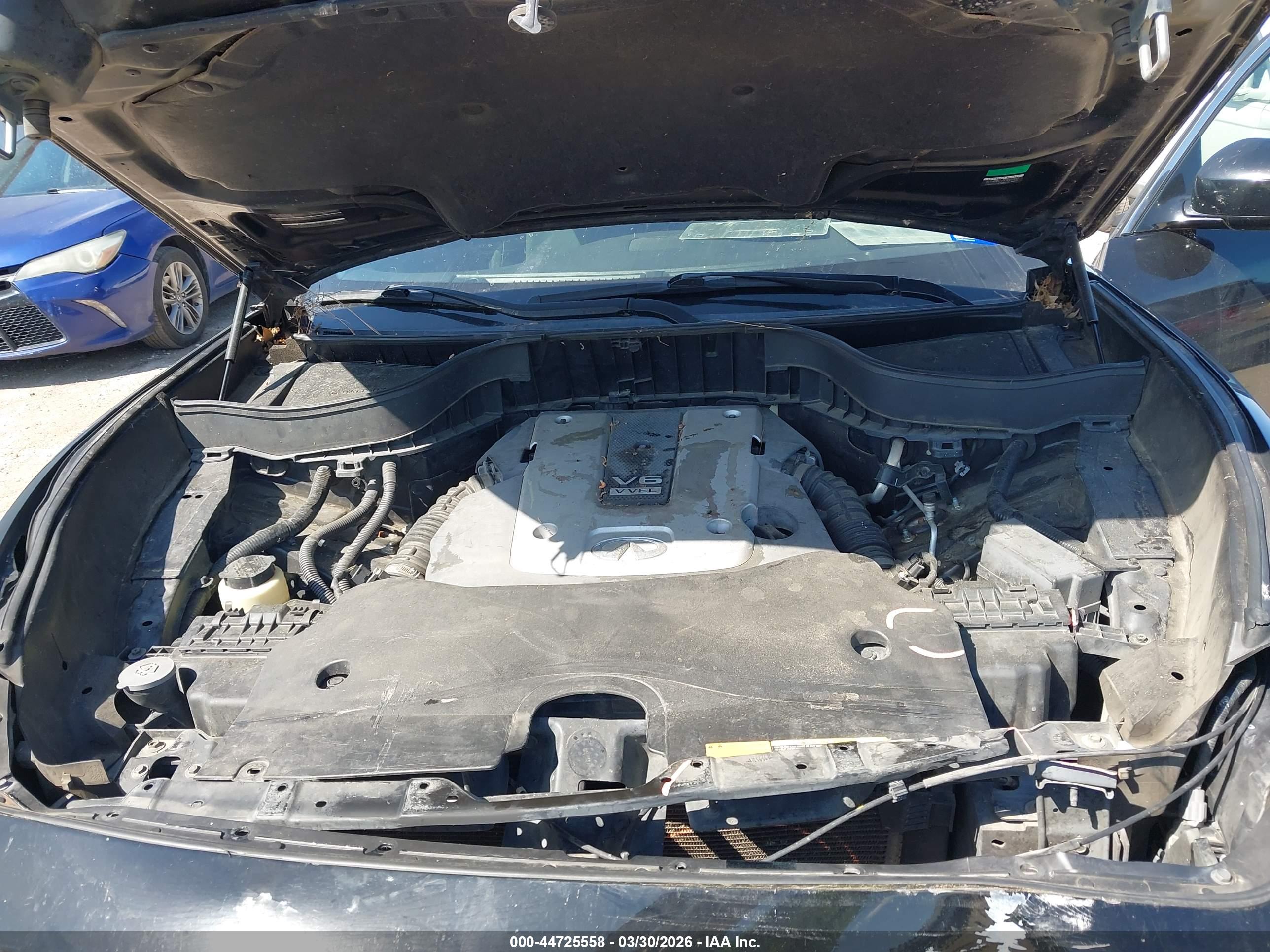 INFINITI QX70 image 10