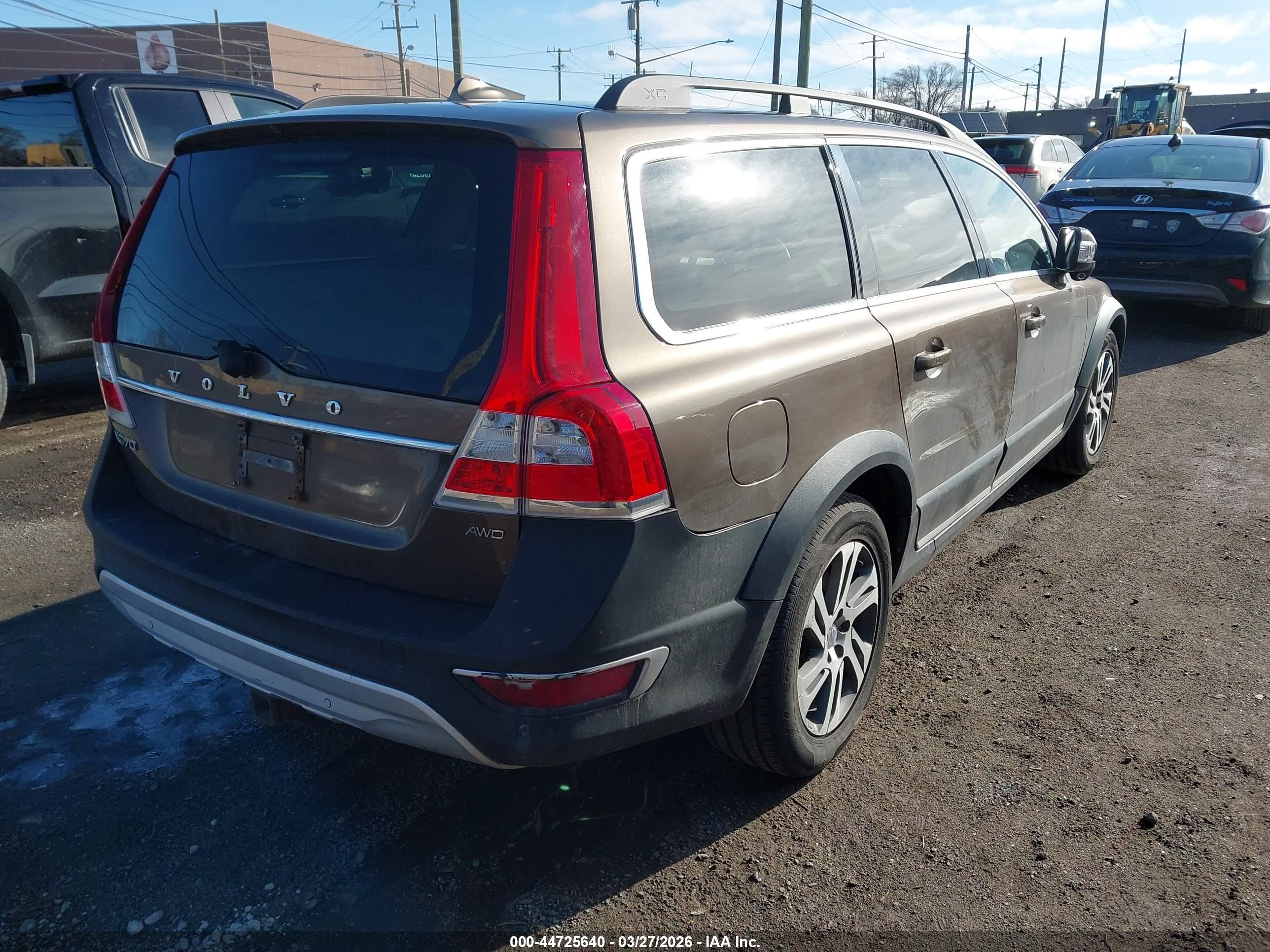 VOLVO XC70 image 4