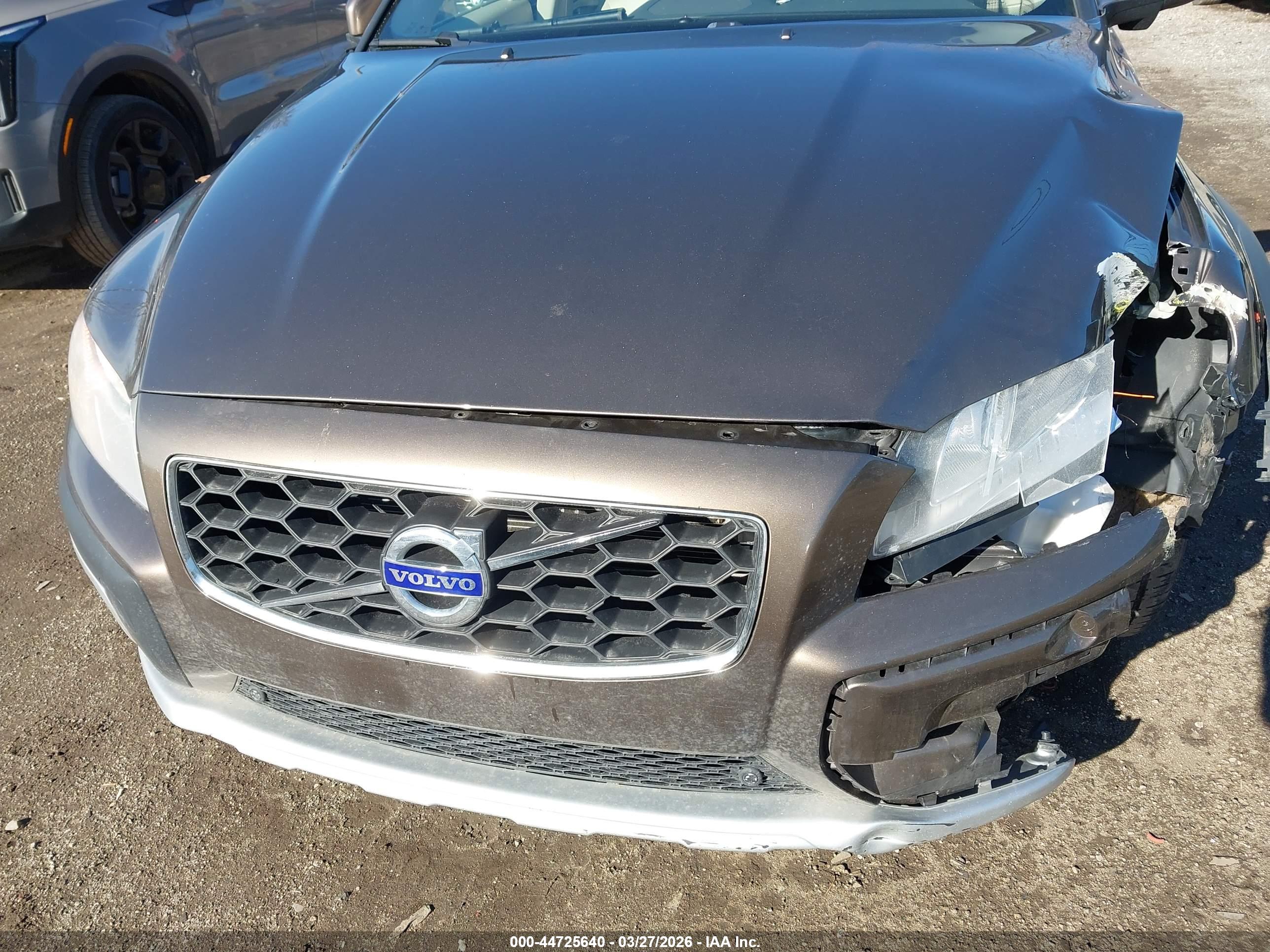 VOLVO XC70 image 6