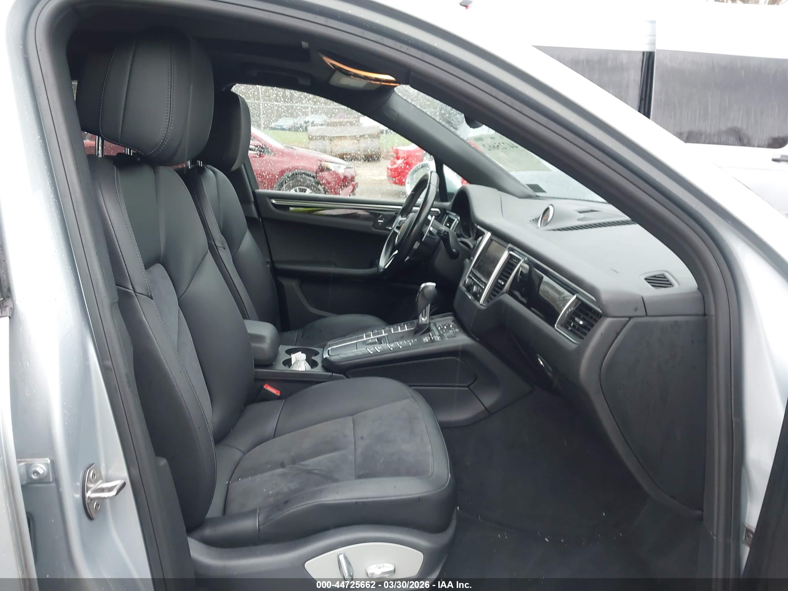 PORSCHE MACAN image 5