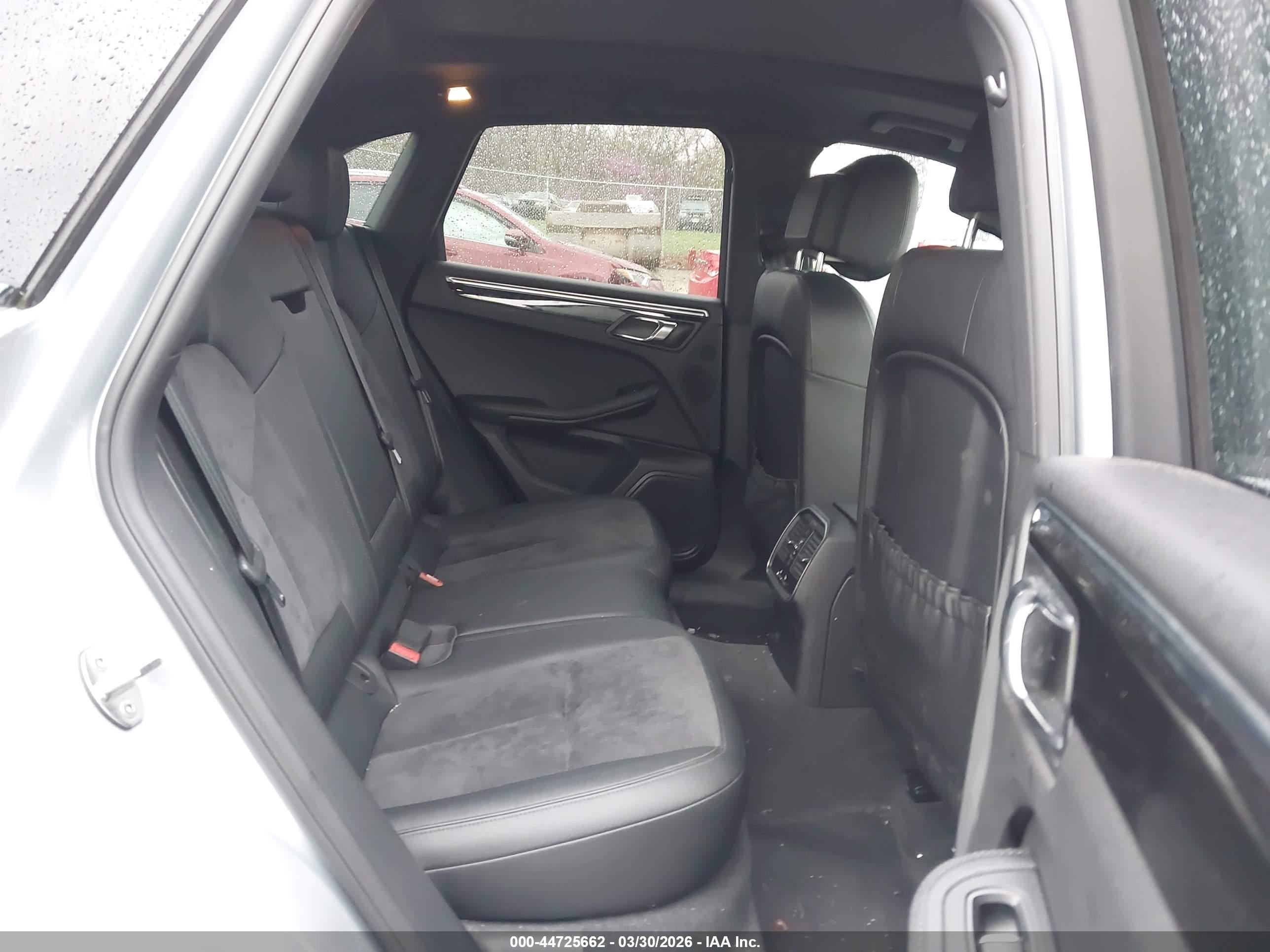 PORSCHE MACAN image 8
