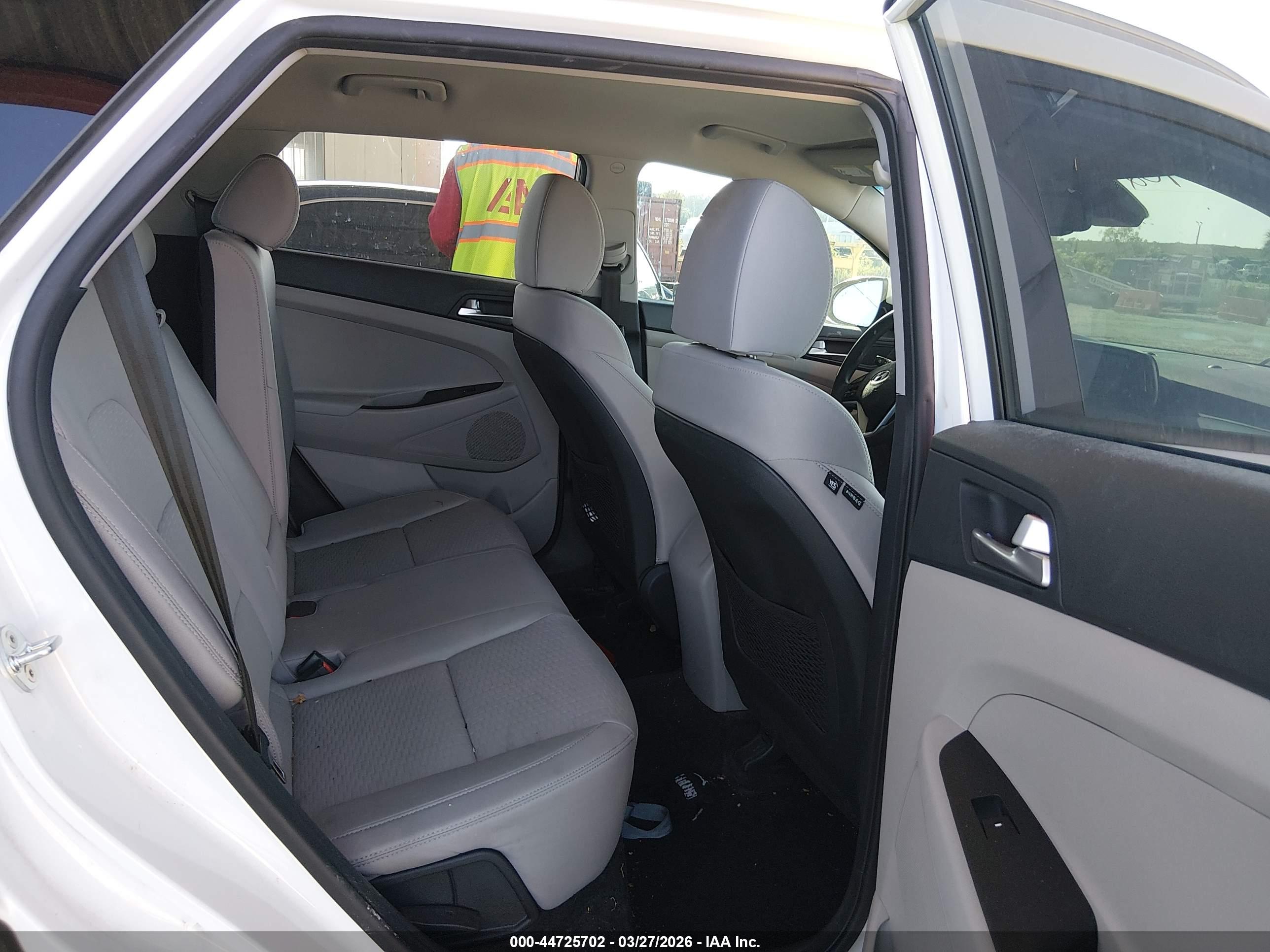 HYUNDAI TUCSON image 8