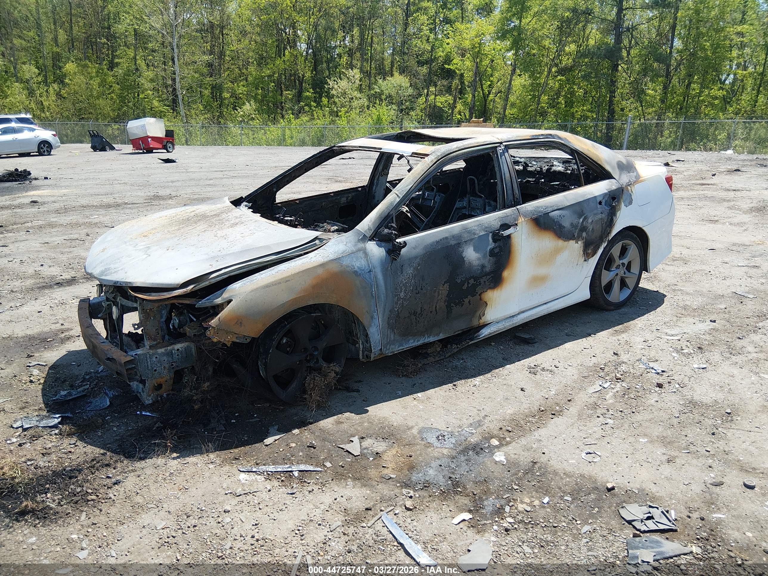 TOYOTA CAMRY image 2