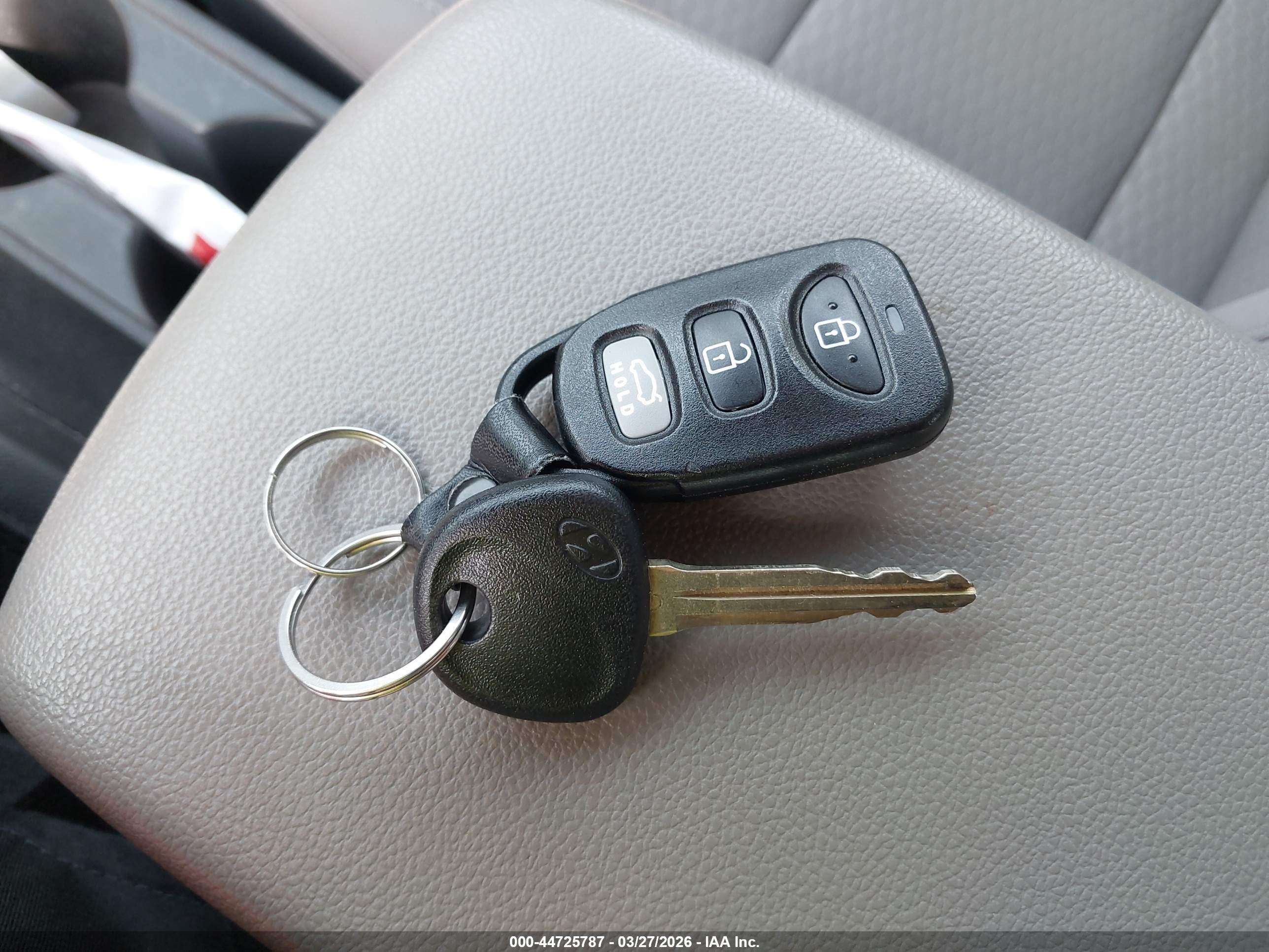 HYUNDAI ELANTRA image 11