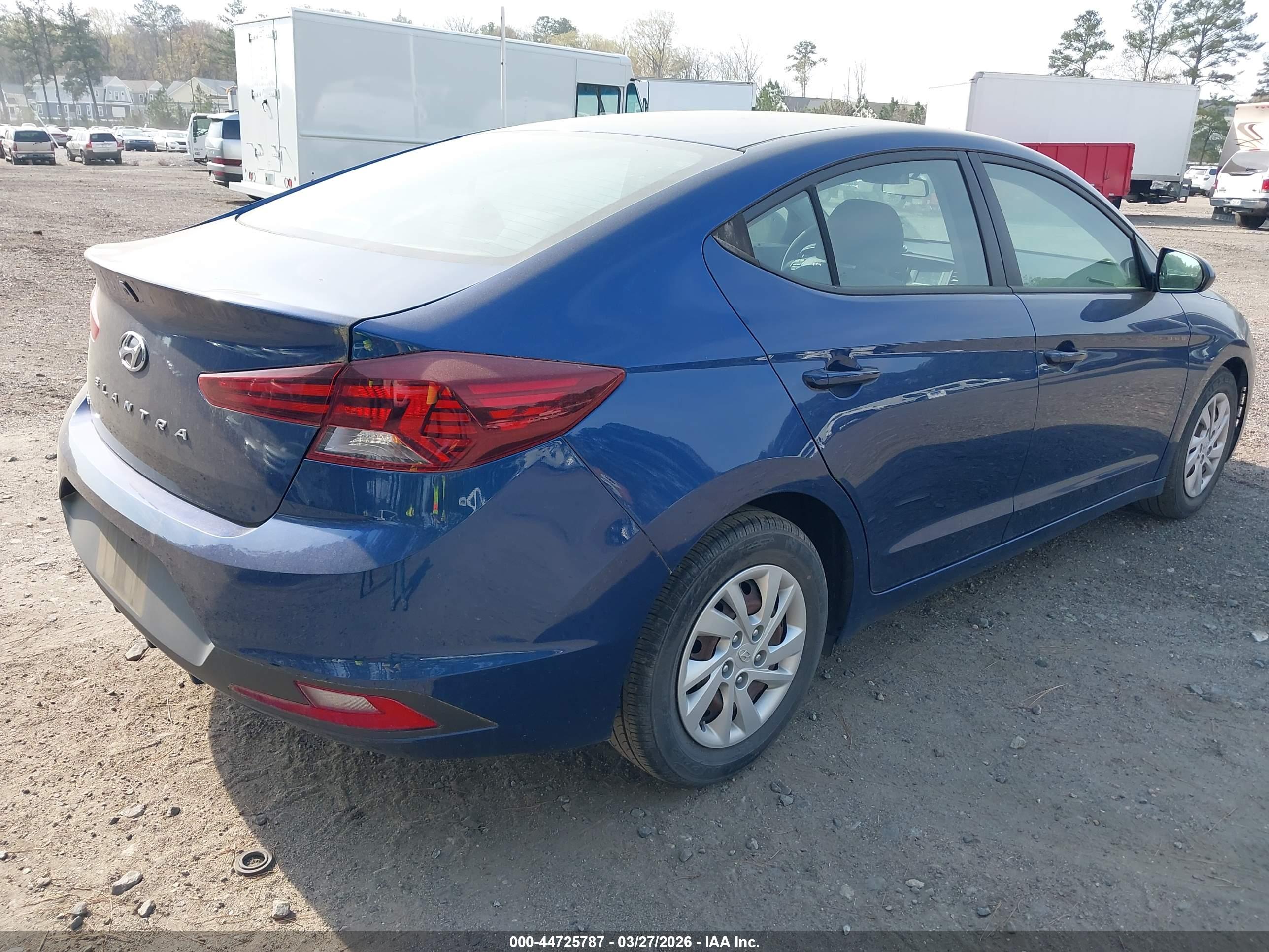 HYUNDAI ELANTRA image 4