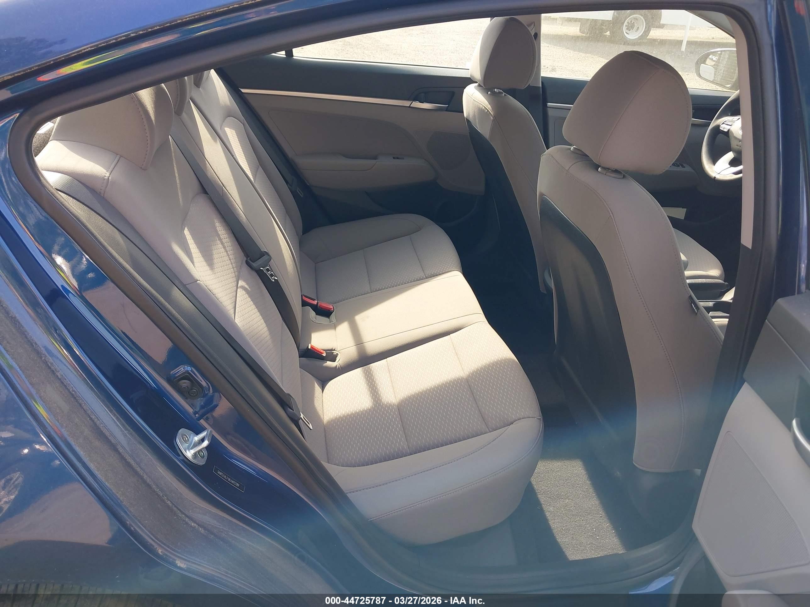 HYUNDAI ELANTRA image 8