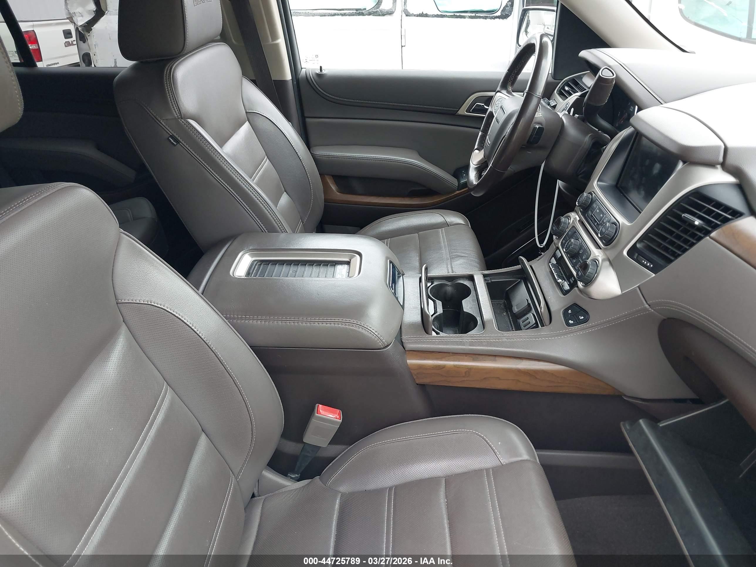 GMC YUKON image 5