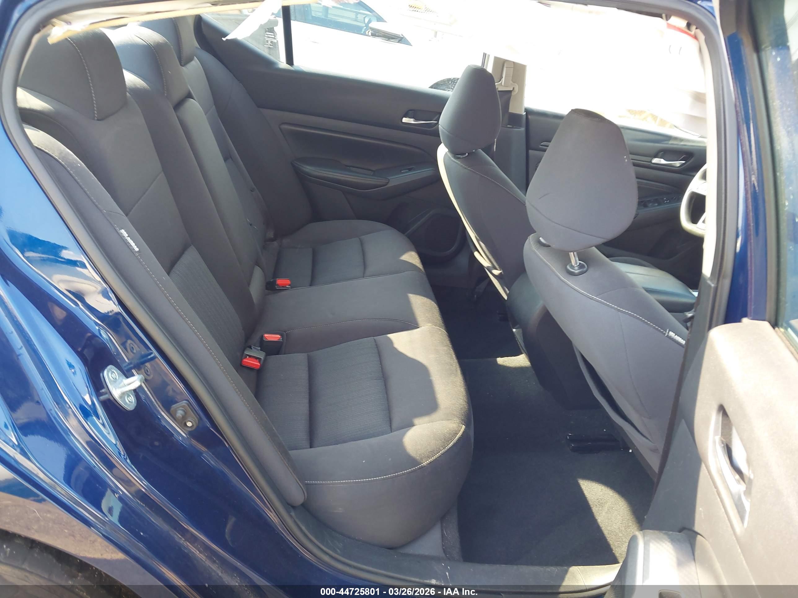 NISSAN ALTIMA image 8