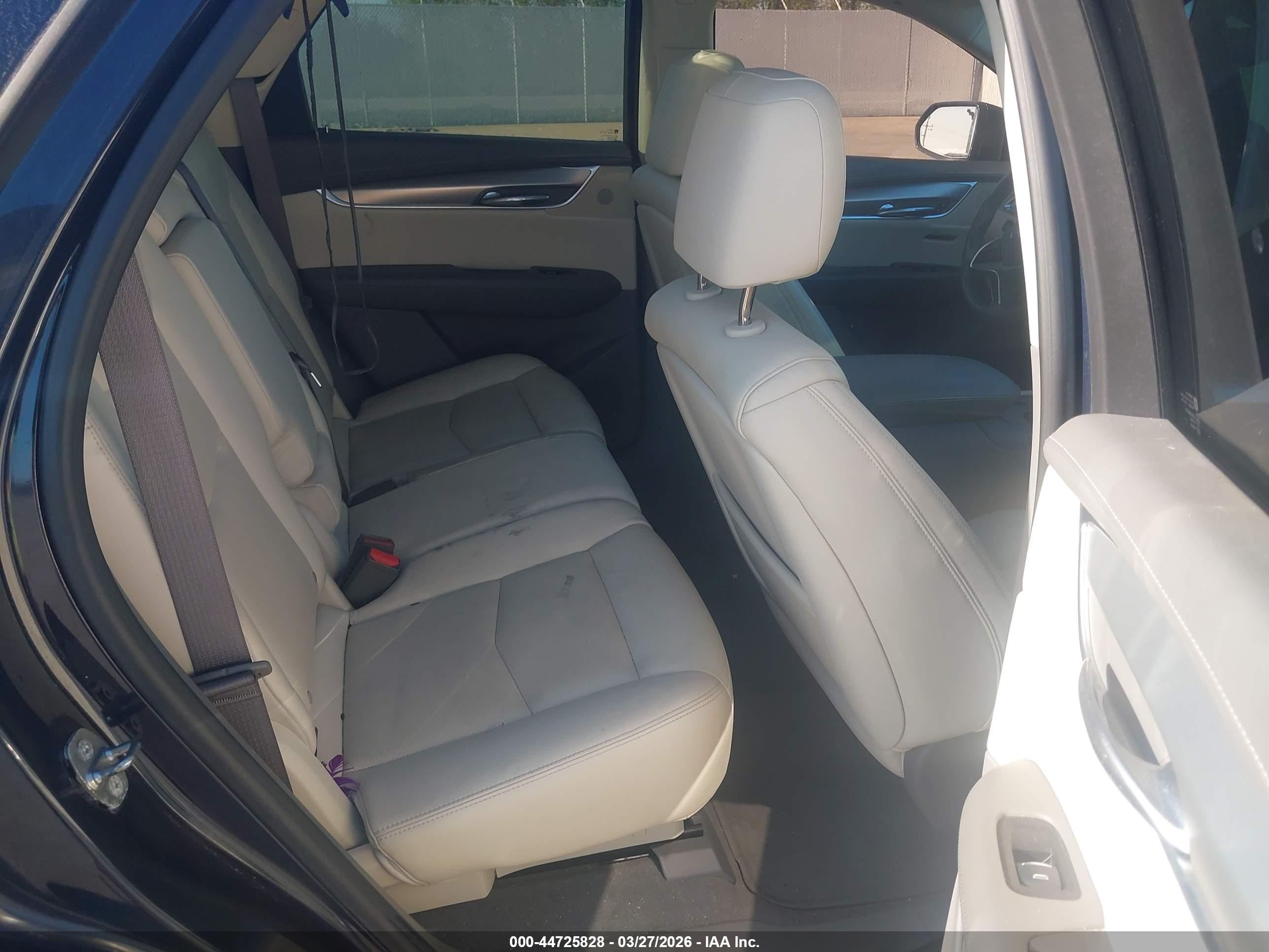 CADILLAC XT5 image 8