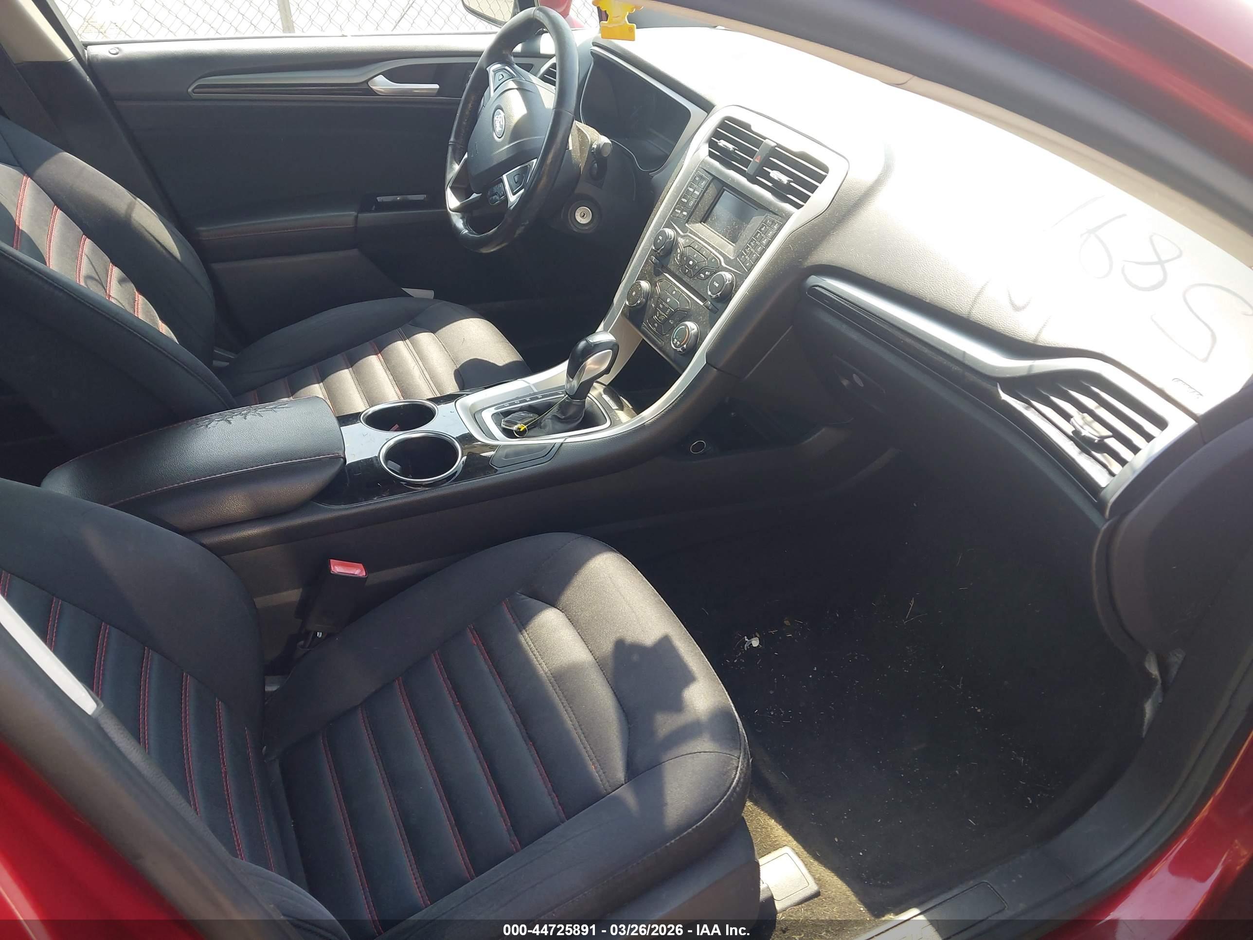 FORD FUSION image 5