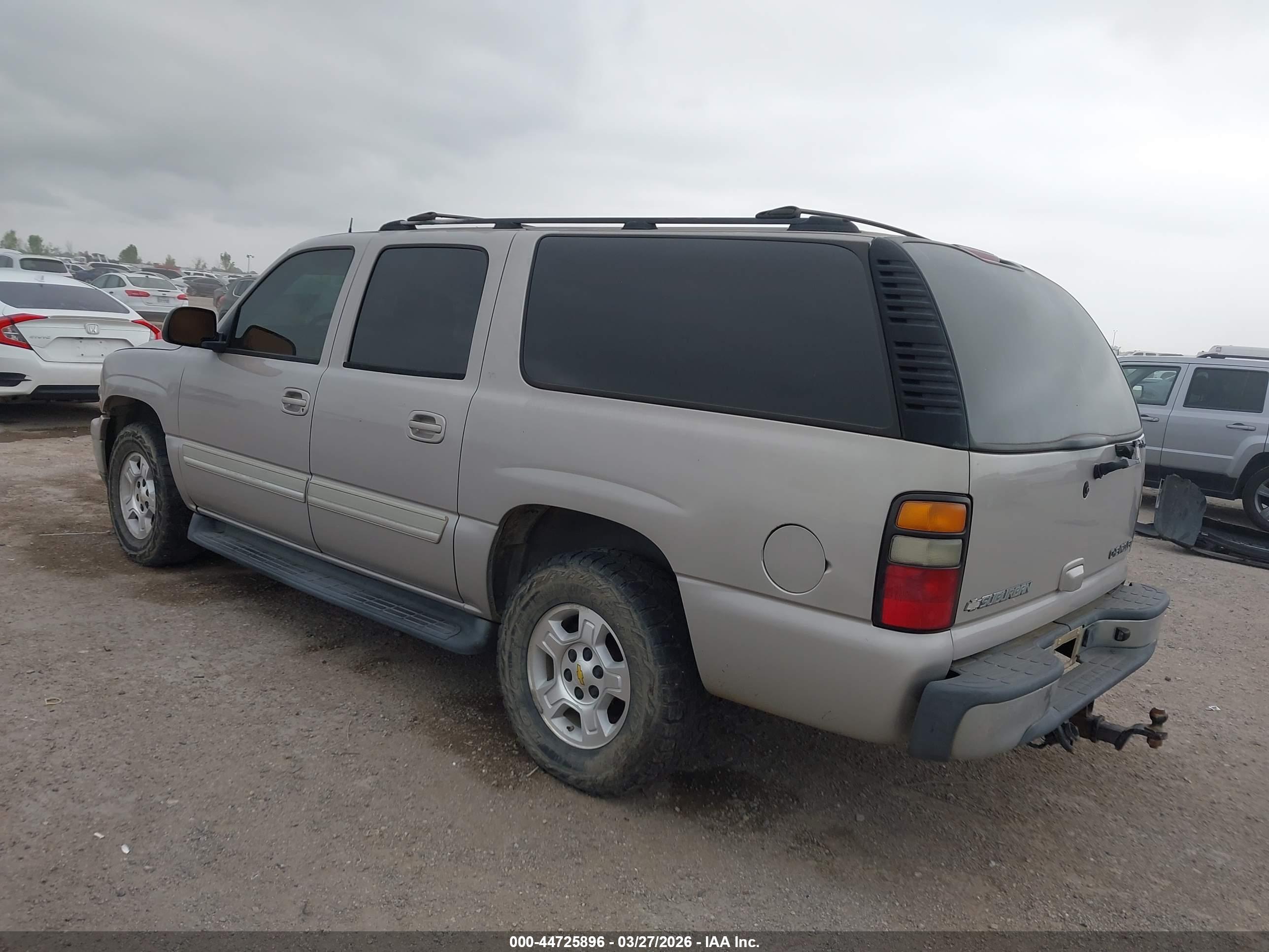 CHEVROLET SUBURBAN image 3