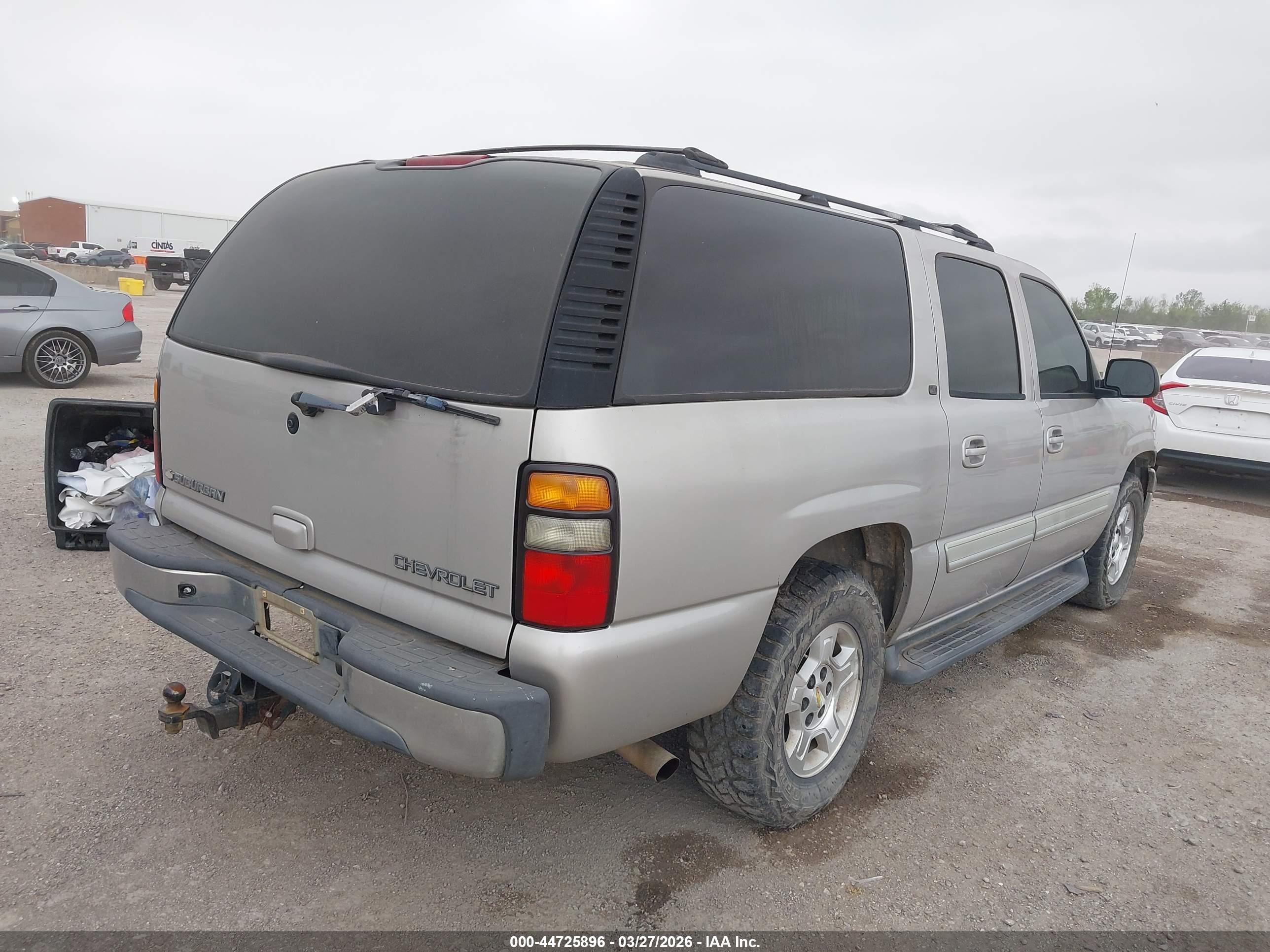 CHEVROLET SUBURBAN image 4