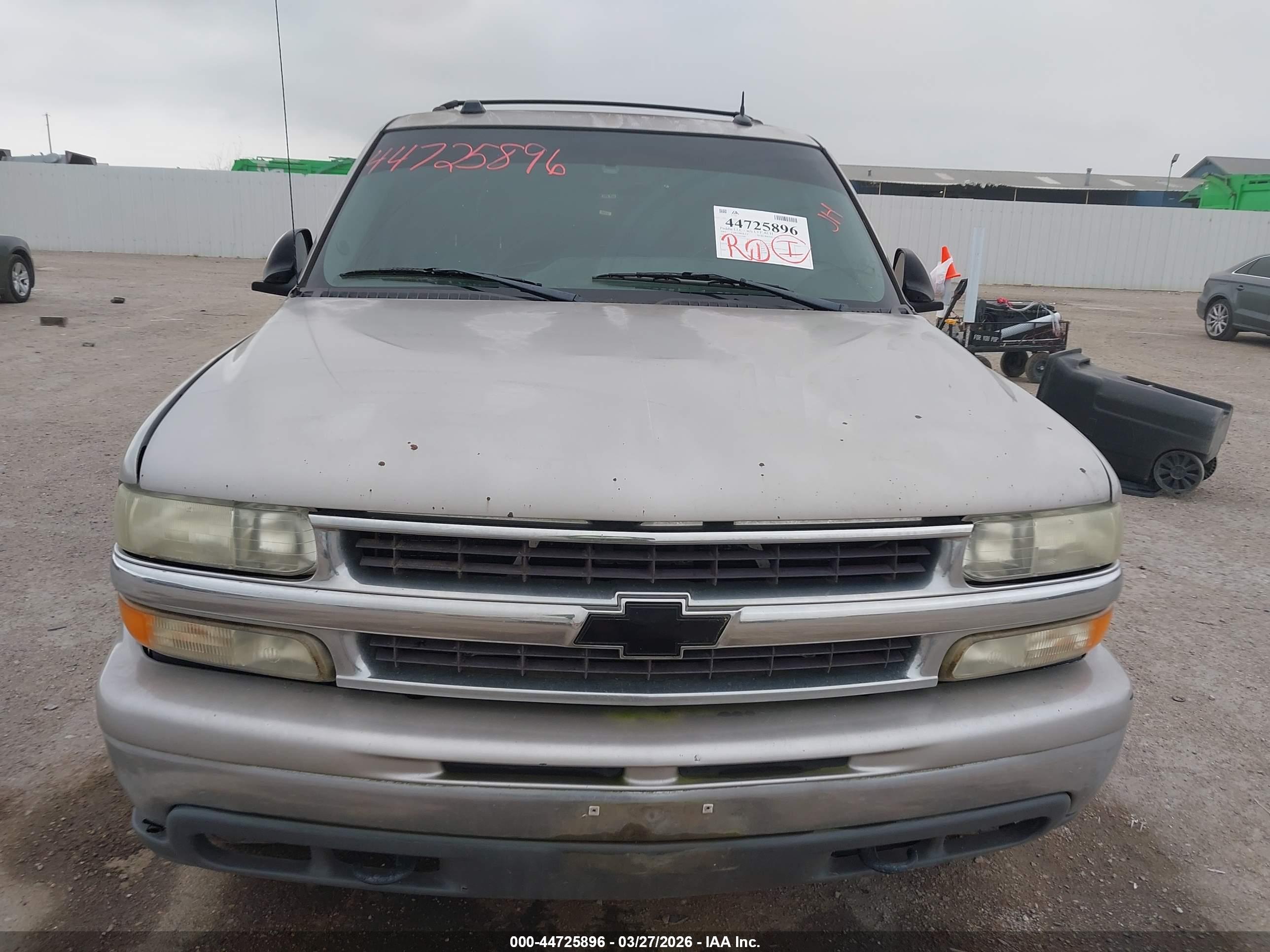 CHEVROLET SUBURBAN image 6