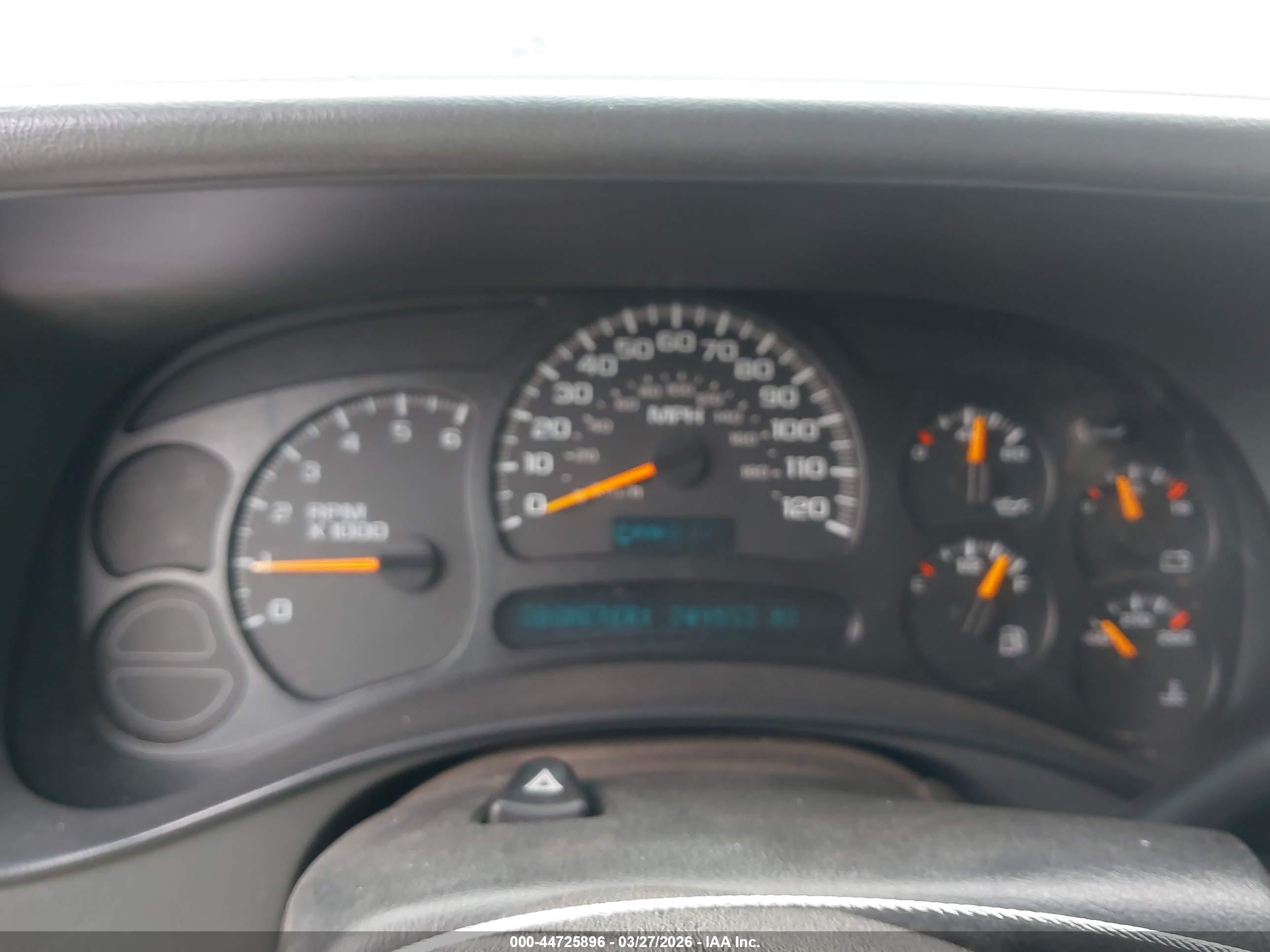 CHEVROLET SUBURBAN image 7