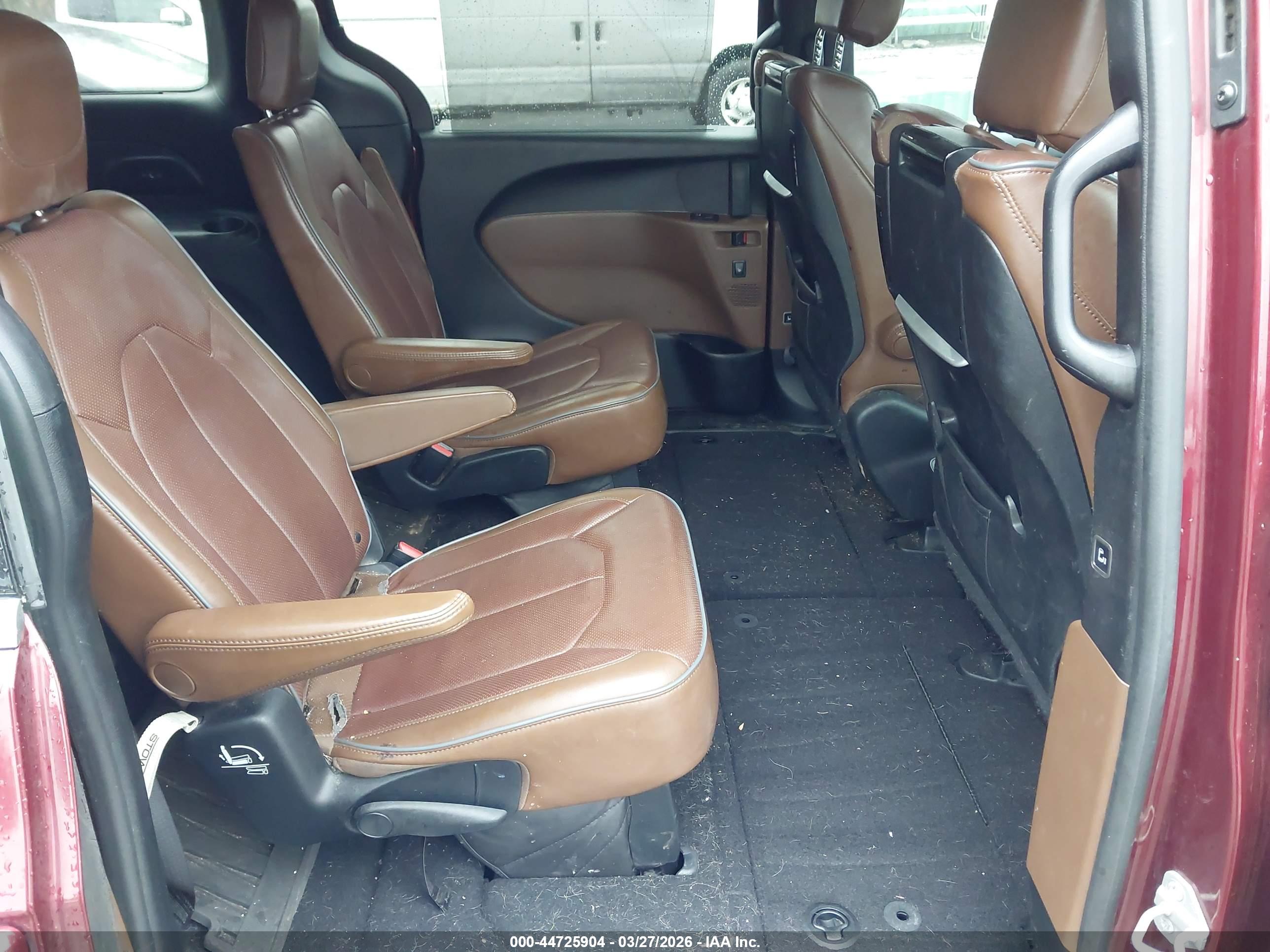 CHRYSLER PACIFICA image 8