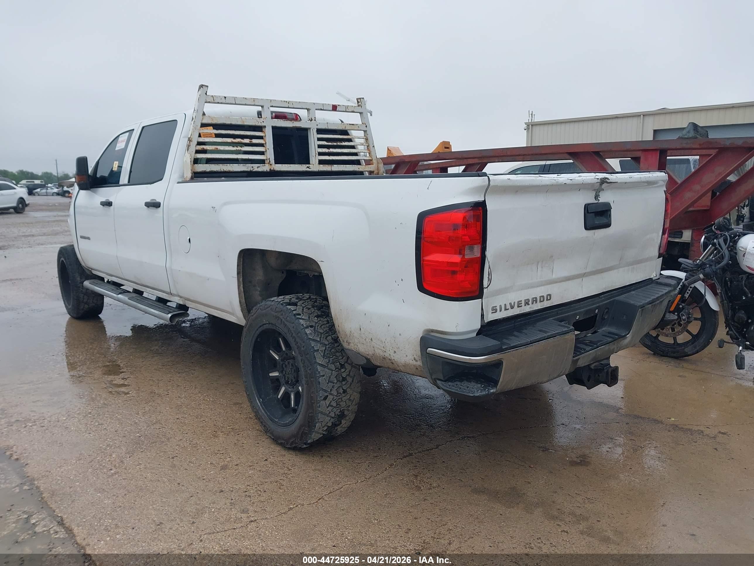 CHEVROLET SILVERADO image 3