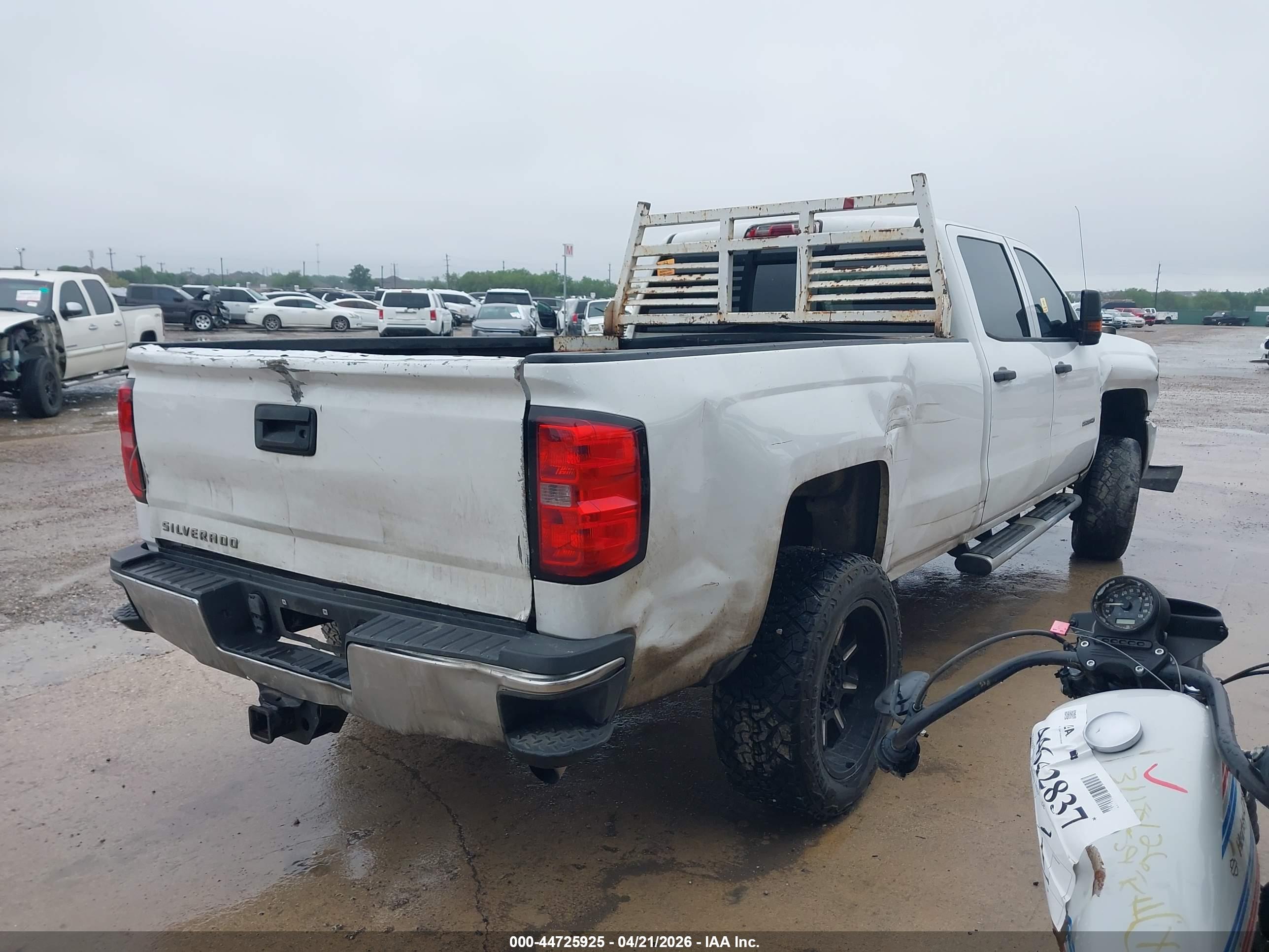 CHEVROLET SILVERADO image 4