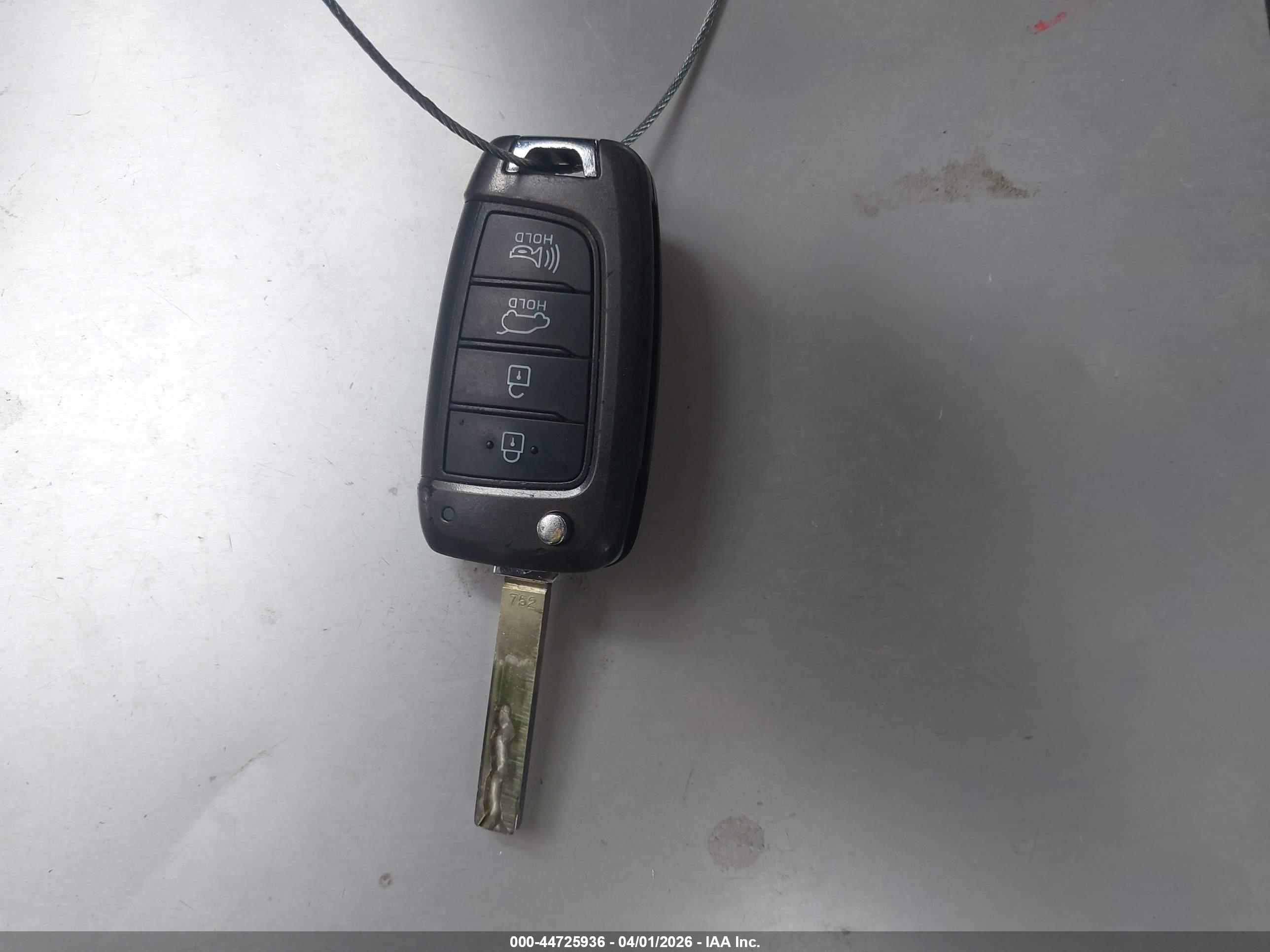 HYUNDAI SANTA image 11