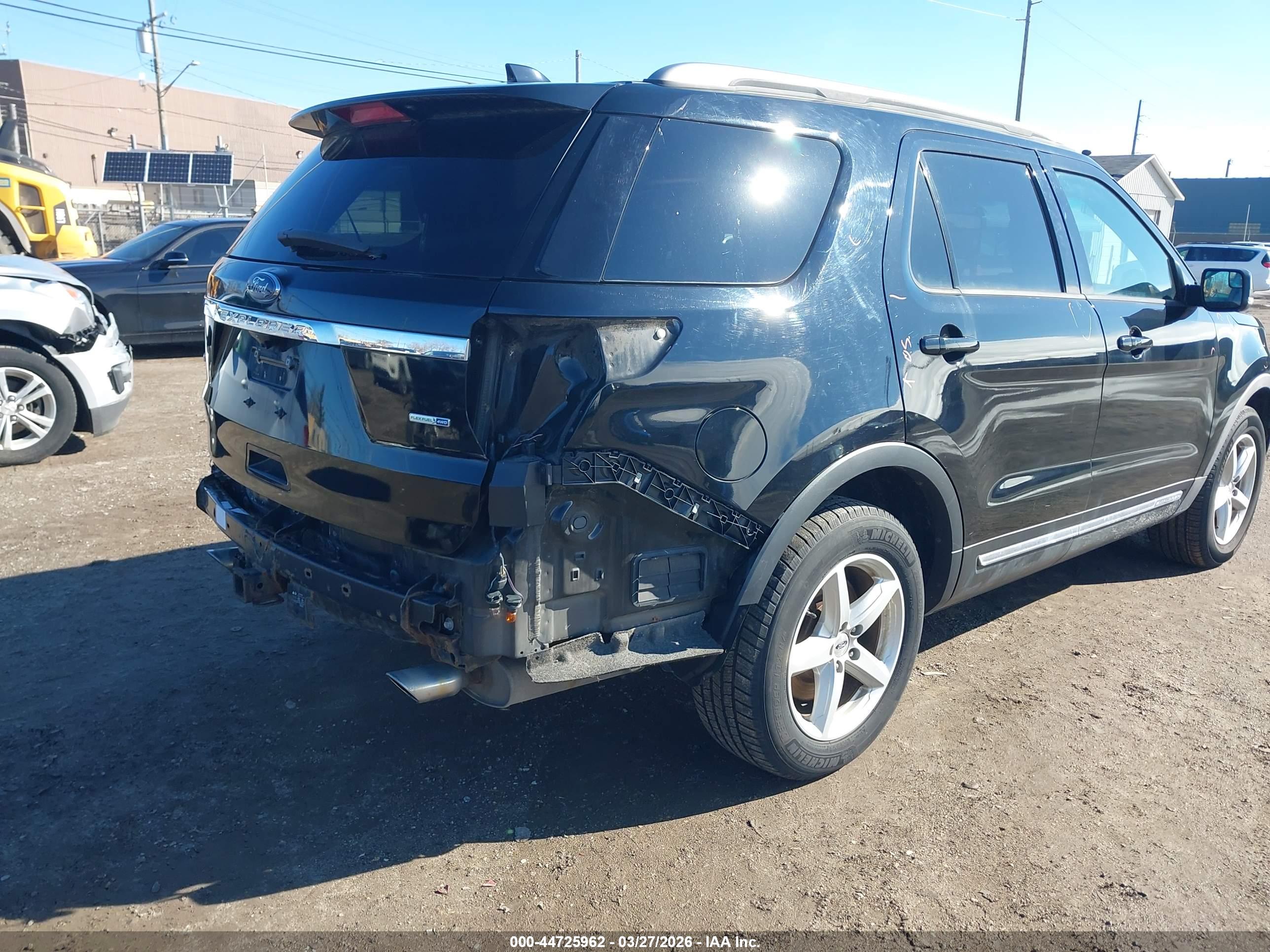 FORD EXPLORER image 4