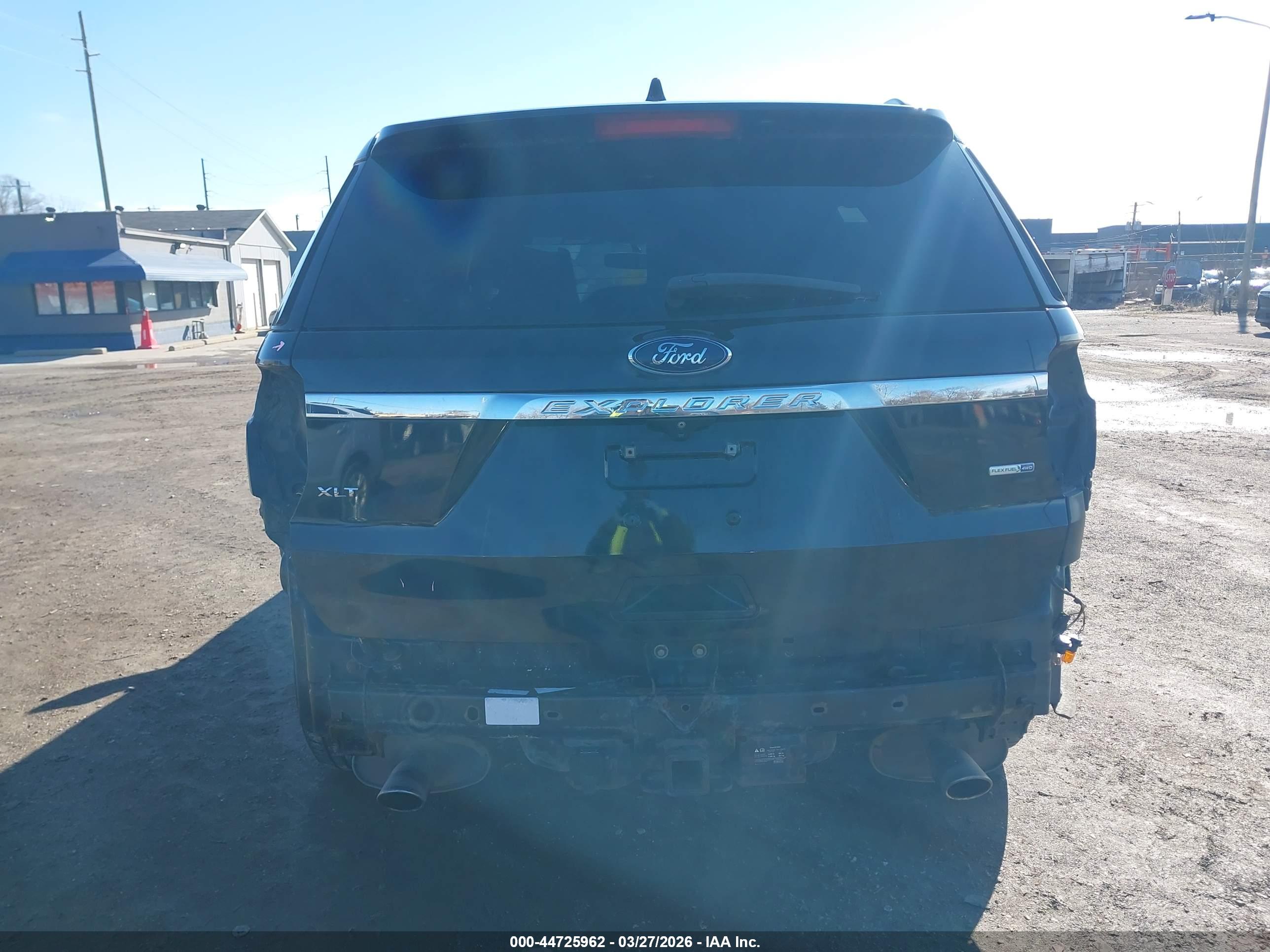 FORD EXPLORER image 6