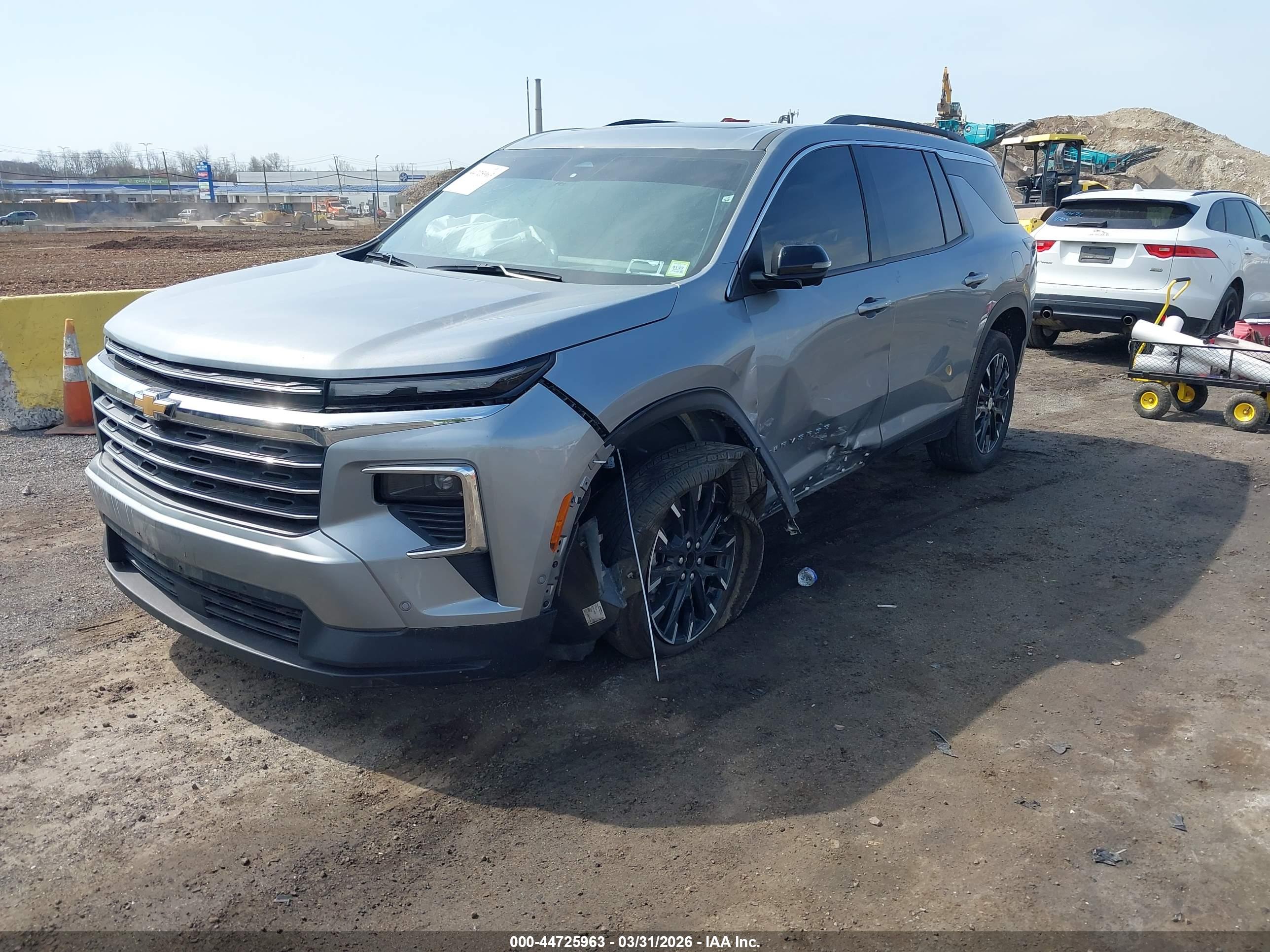 CHEVROLET TRAVERSE image 2