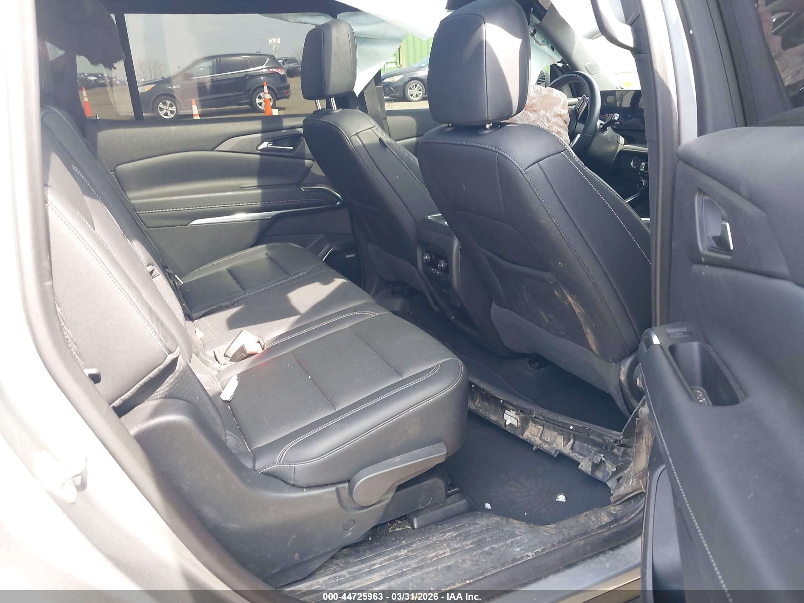 CHEVROLET TRAVERSE image 8