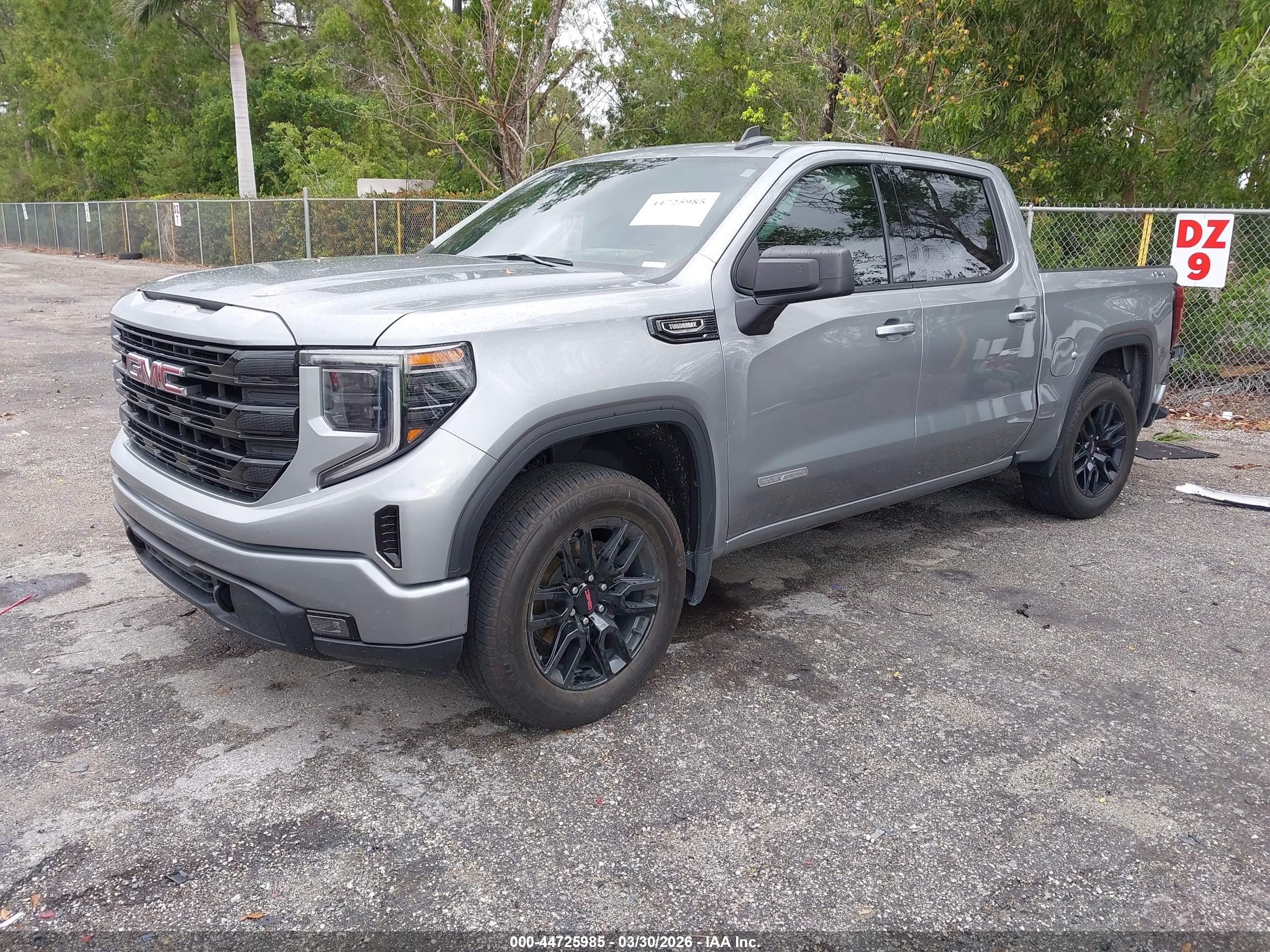 GMC SIERRA image 2