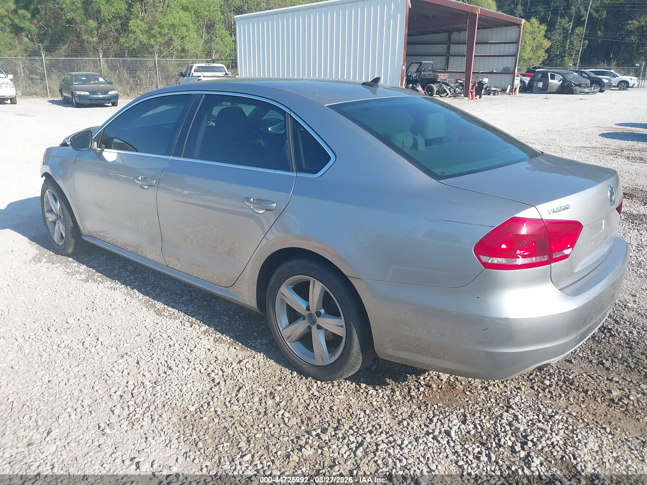 VOLKSWAGEN PASSAT image 3