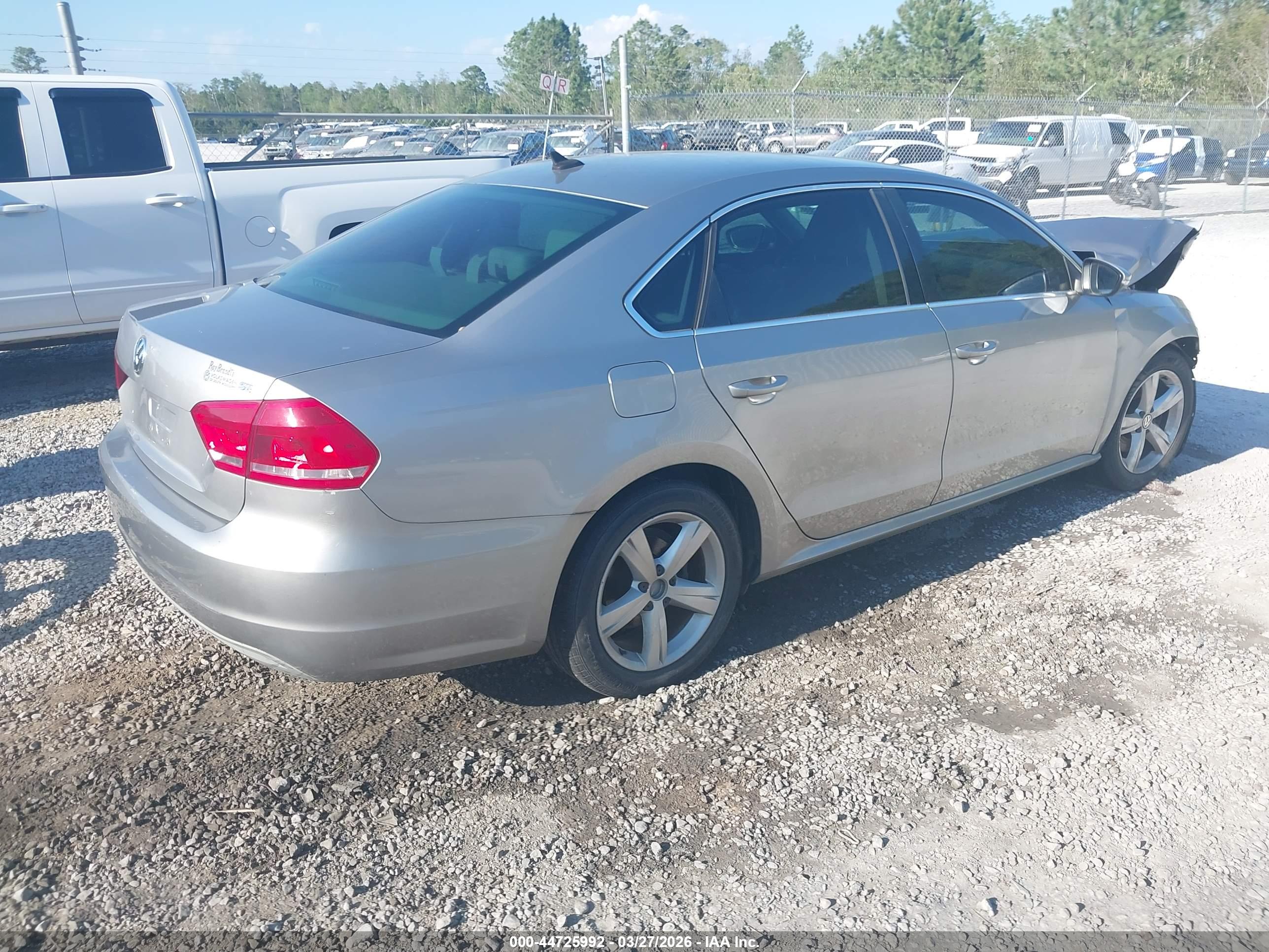 VOLKSWAGEN PASSAT image 4