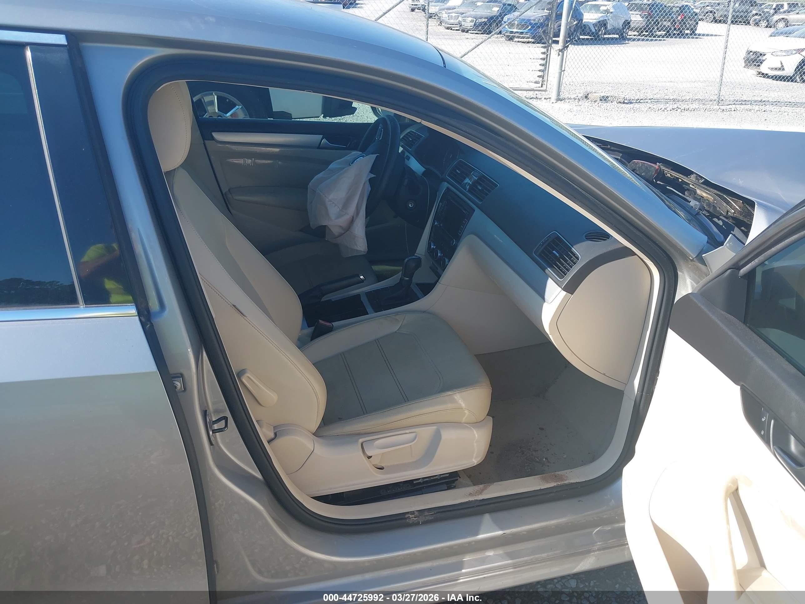VOLKSWAGEN PASSAT image 5