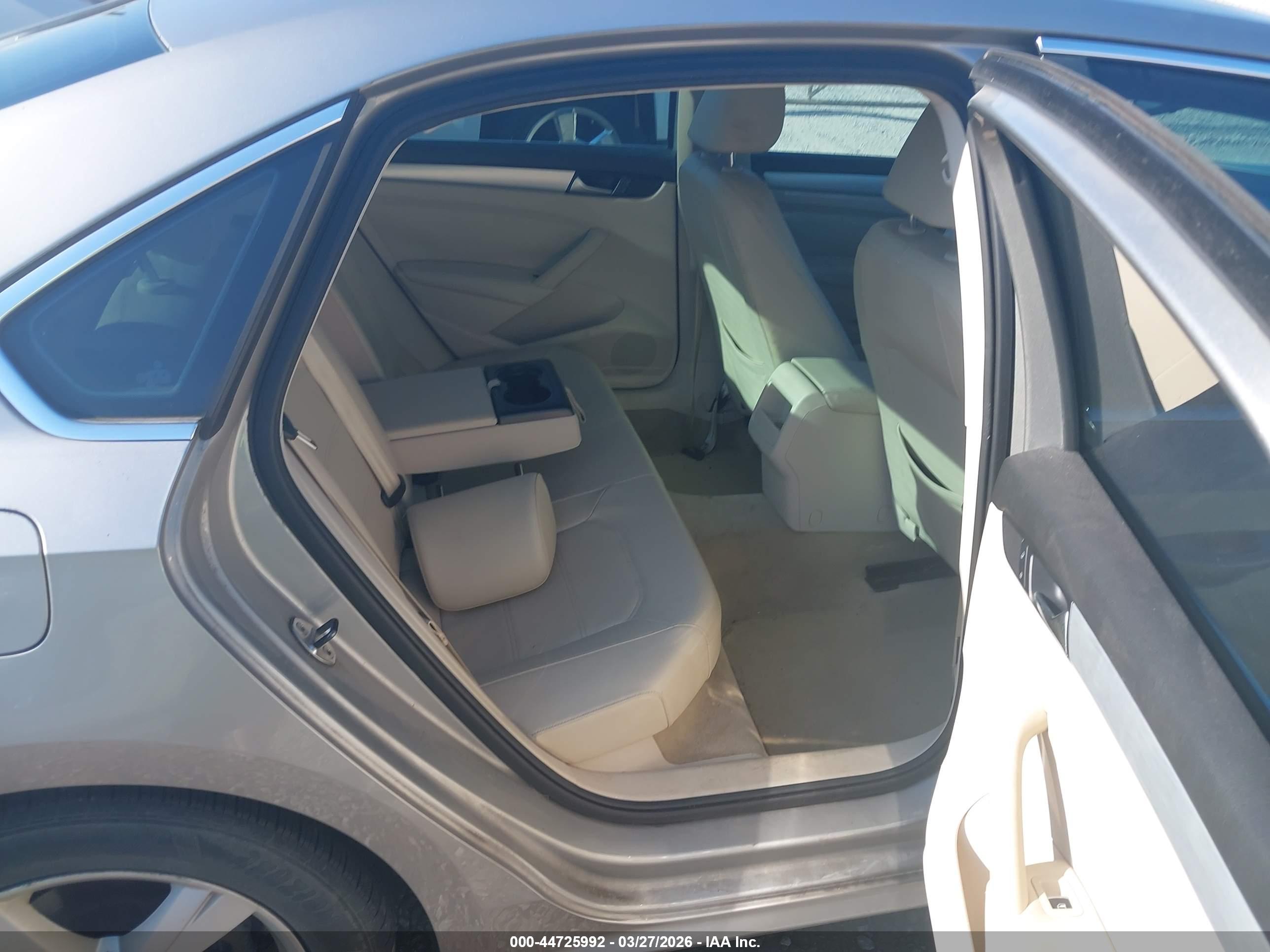 VOLKSWAGEN PASSAT image 8