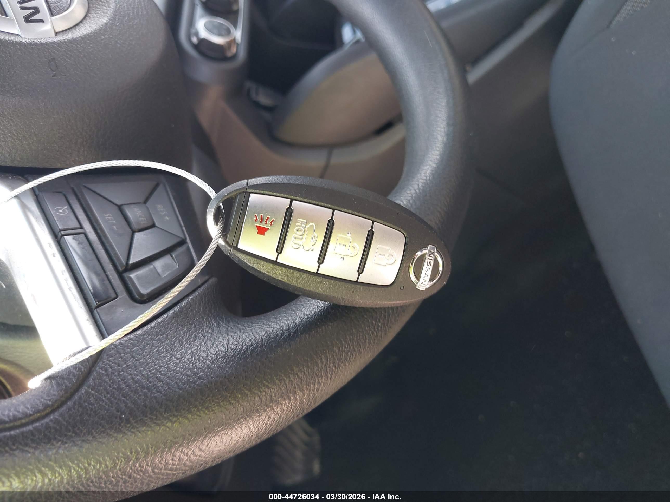NISSAN VERSA image 11