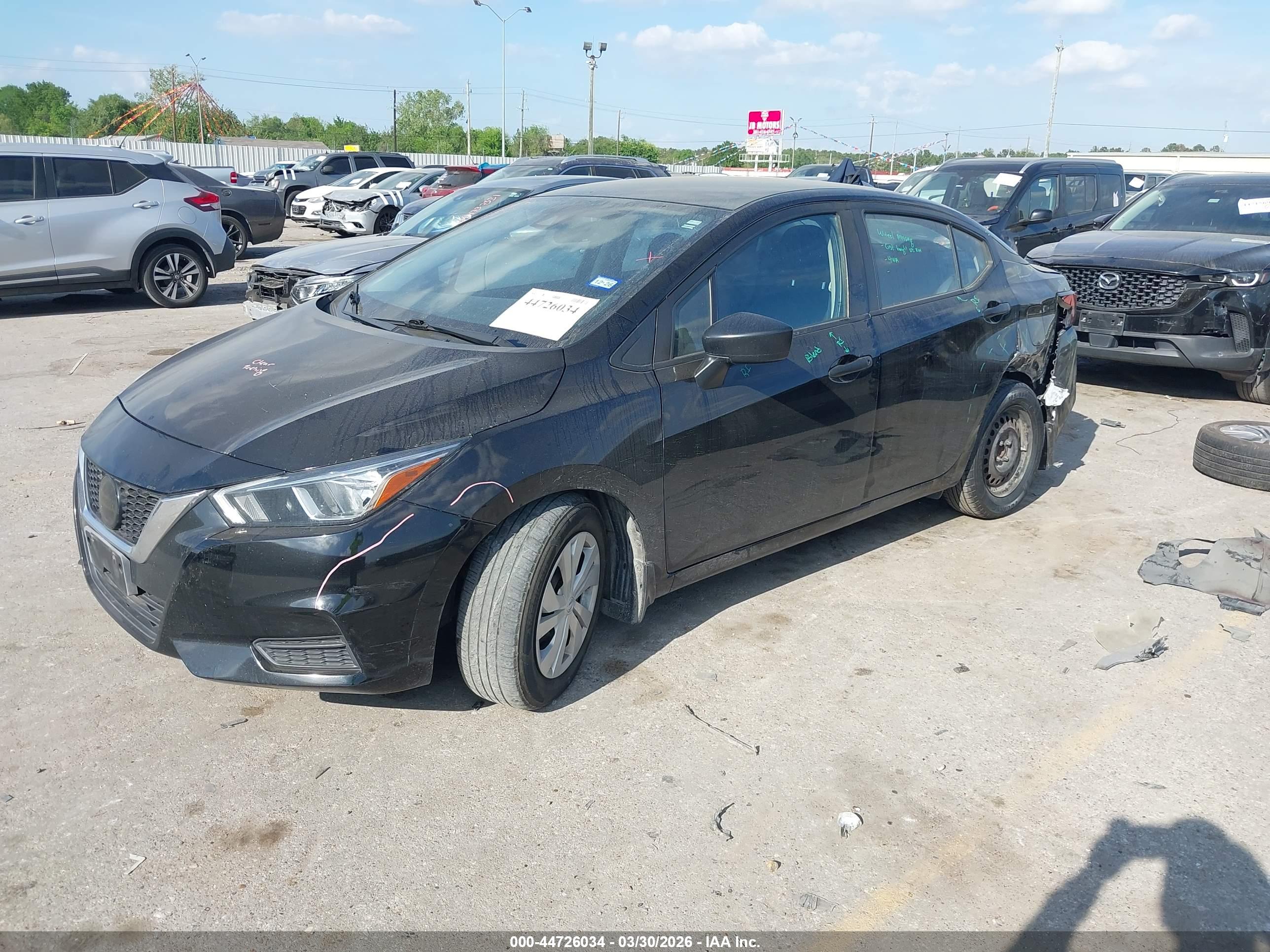 NISSAN VERSA image 2