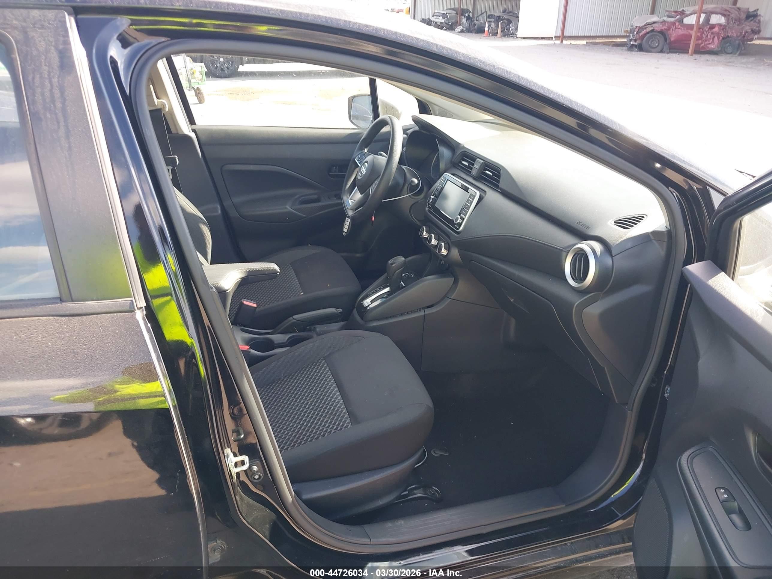 NISSAN VERSA image 5