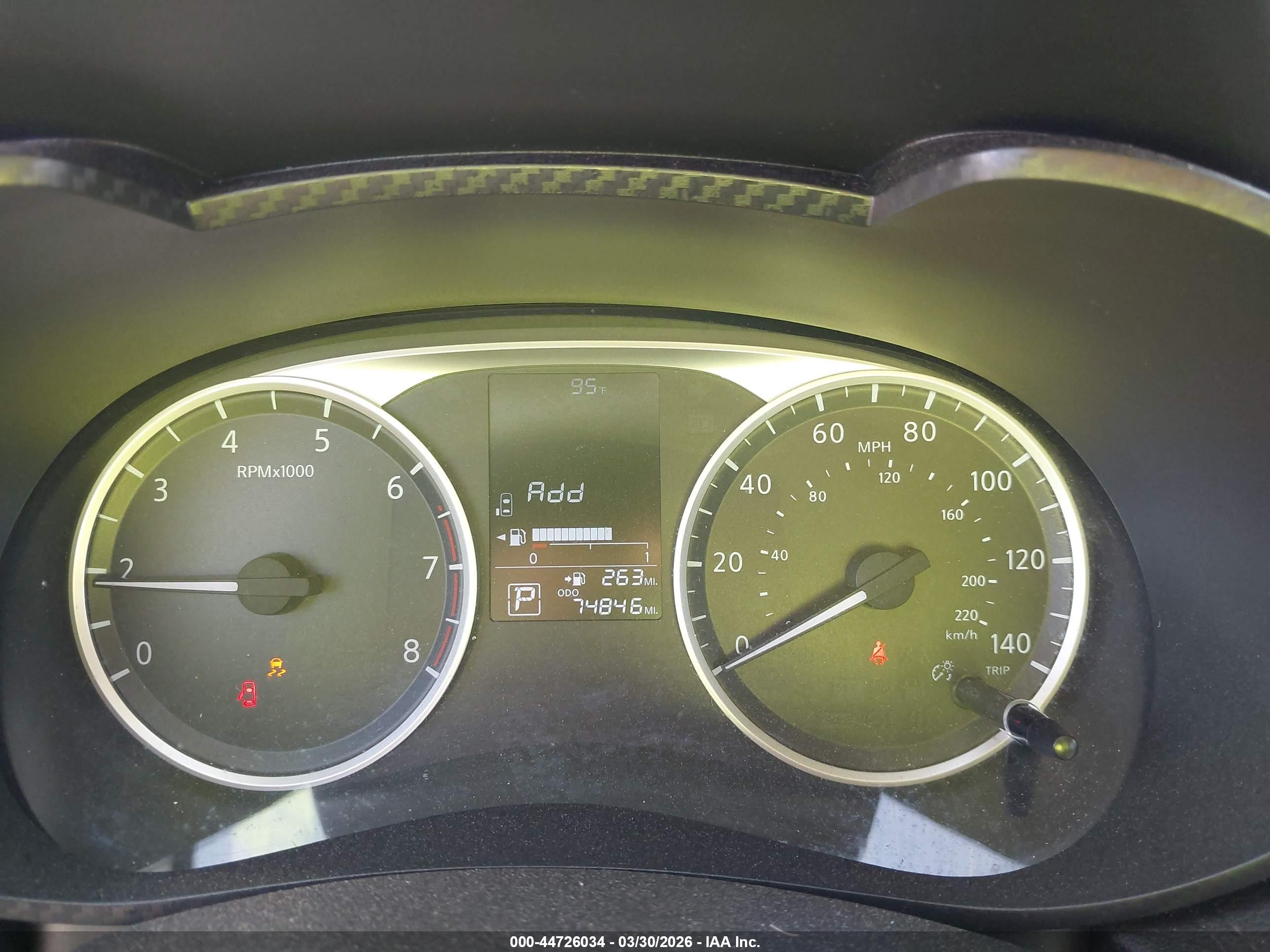 NISSAN VERSA image 7
