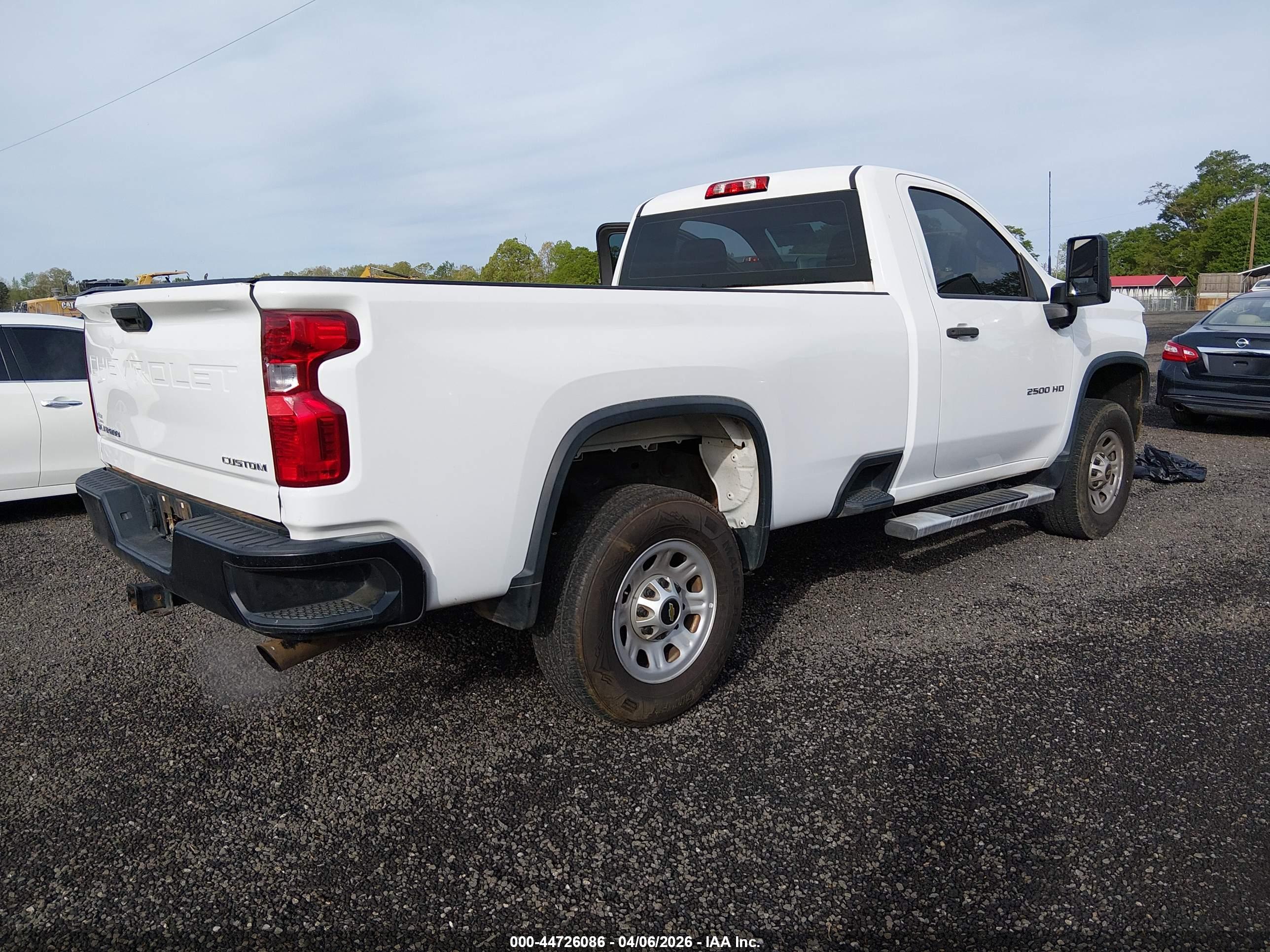 CHEVROLET SILVERADO image 4