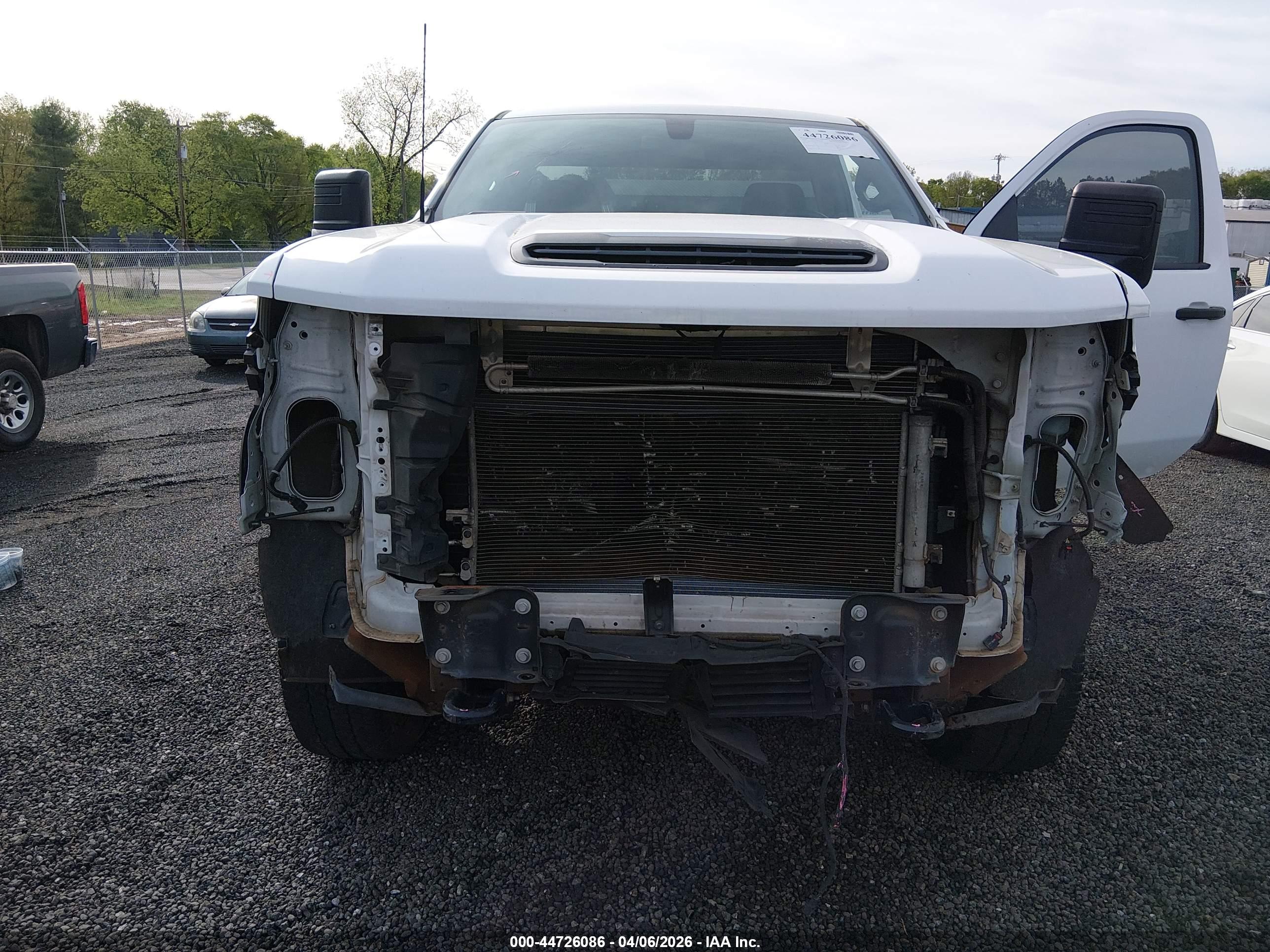 CHEVROLET SILVERADO image 6